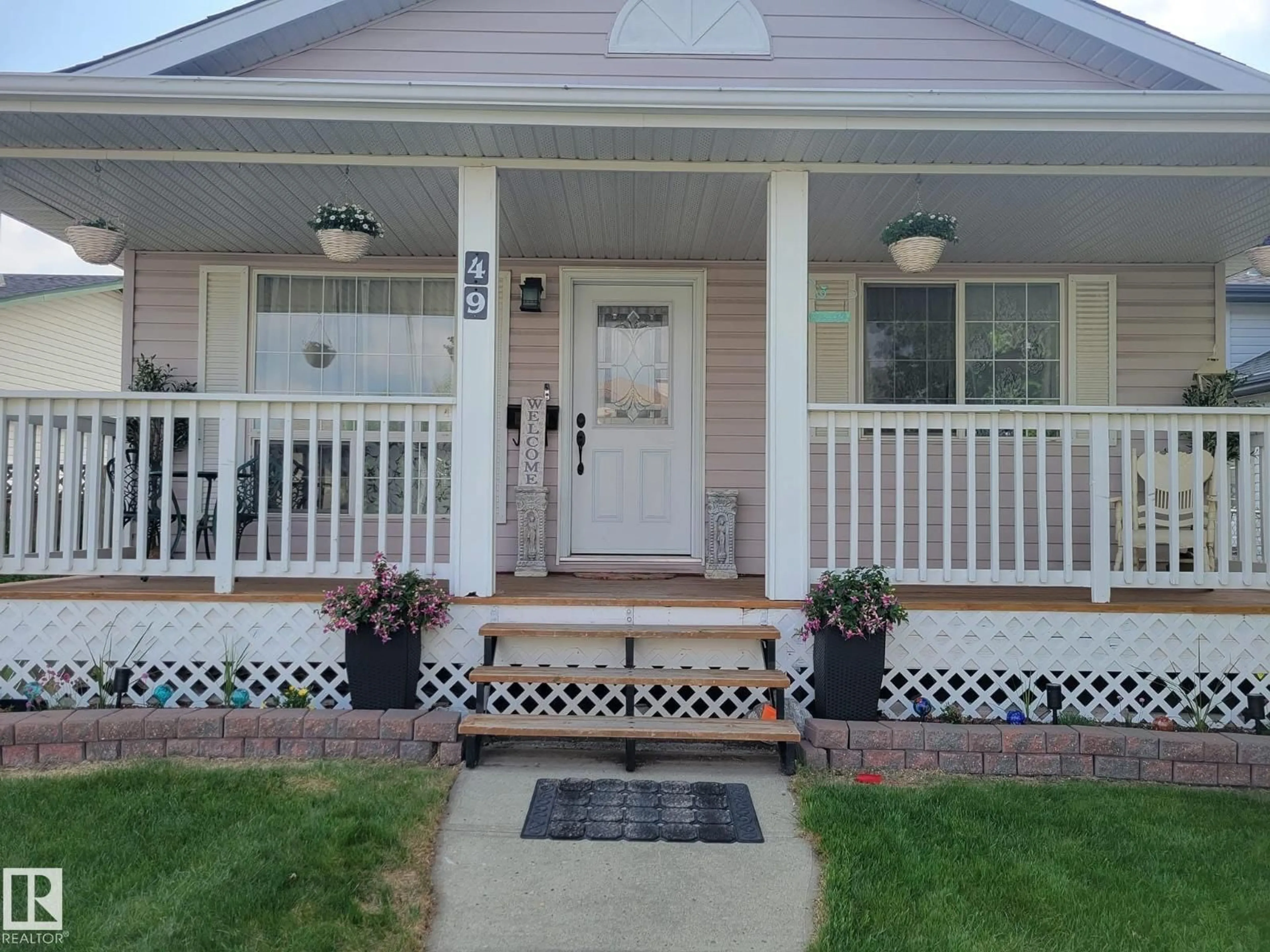 Home with vinyl exterior material, street for 49 HEATHERGLEN CR, Spruce Grove Alberta T7X3X4