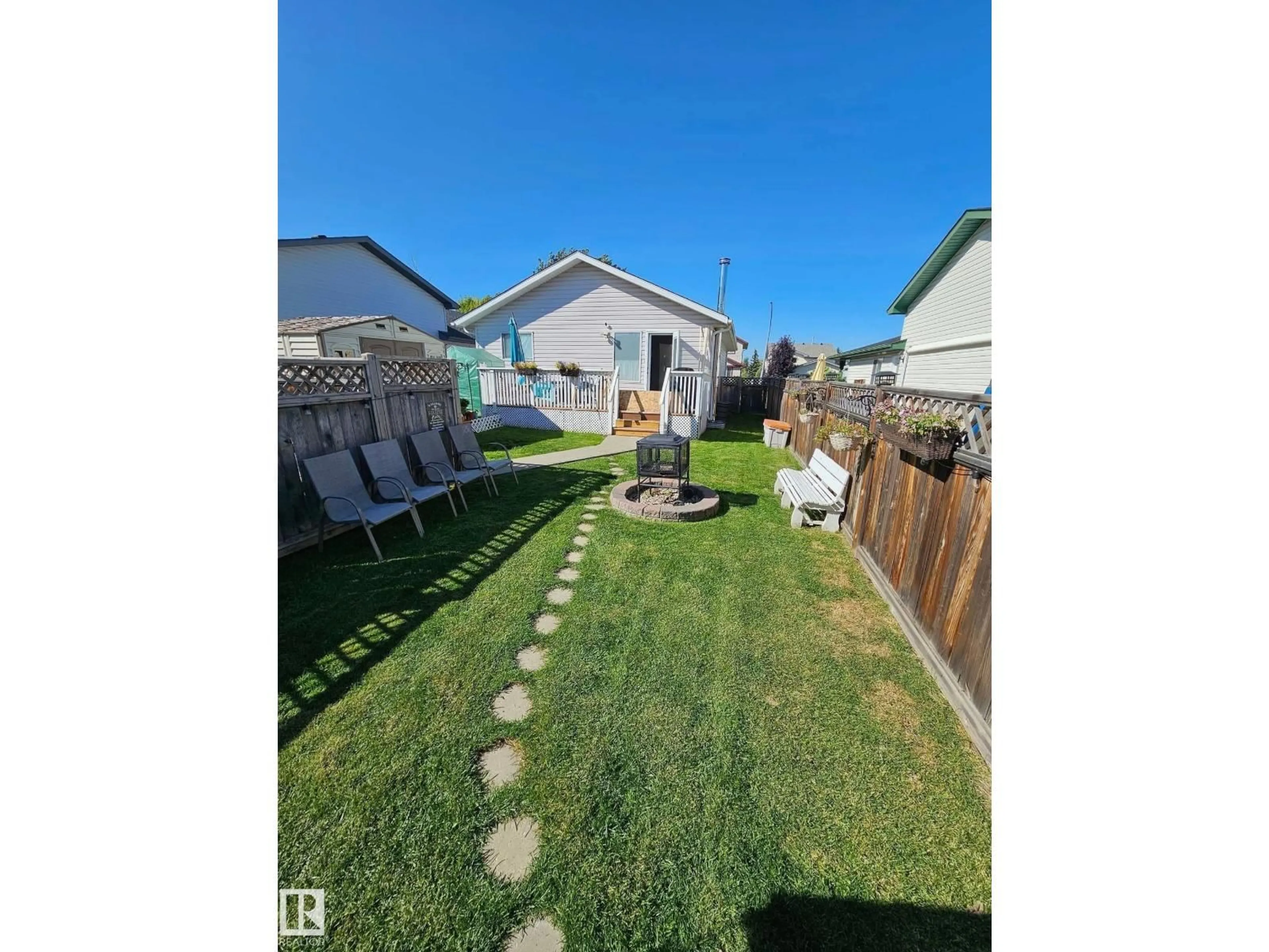 A pic from outside/outdoor area/front of a property/back of a property/a pic from drone, street for 49 HEATHERGLEN CR, Spruce Grove Alberta T7X3X4
