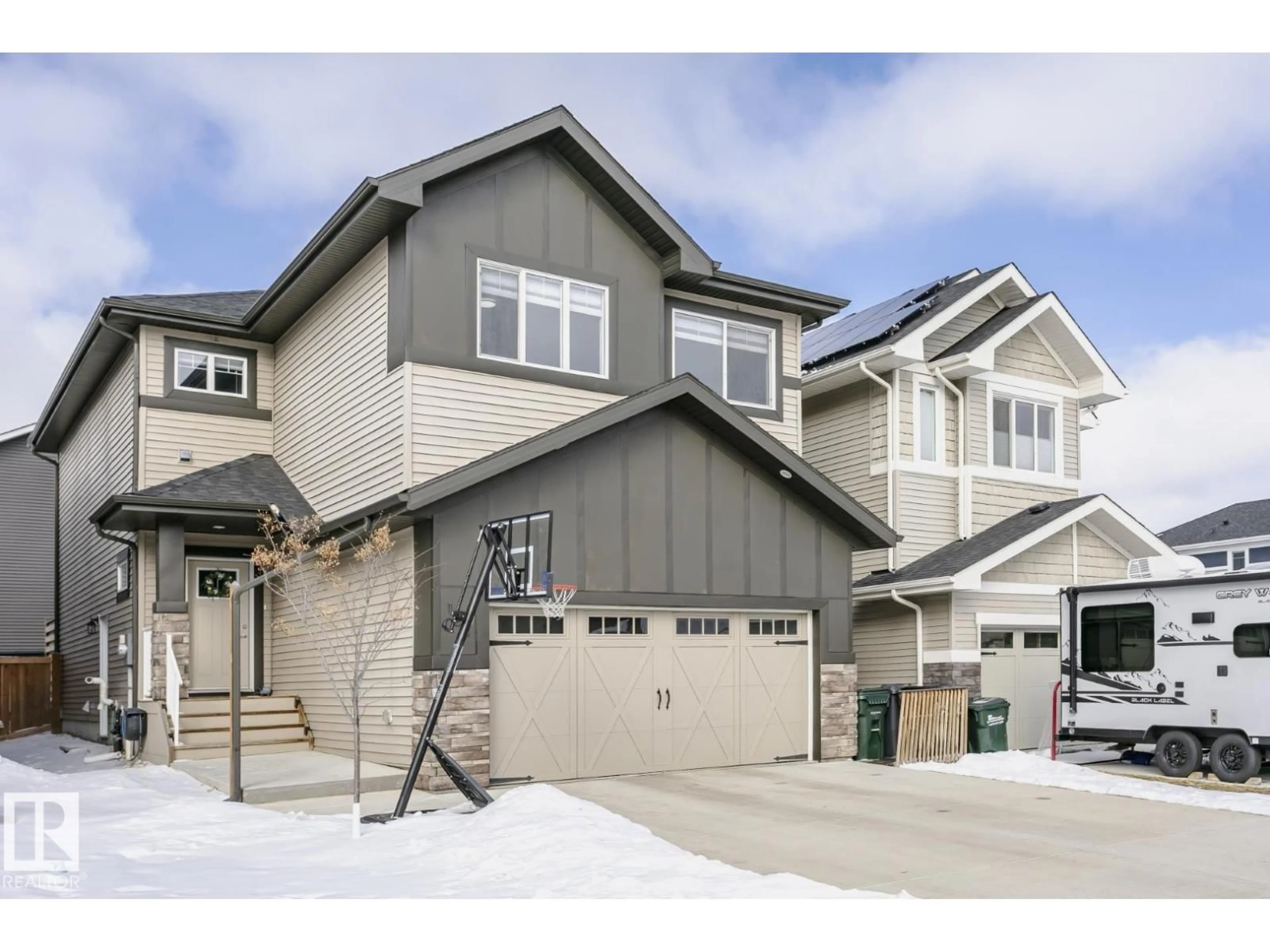 Home with vinyl exterior material, street for 183 ABERDEEN CR, Sherwood Park Alberta T8H1X2