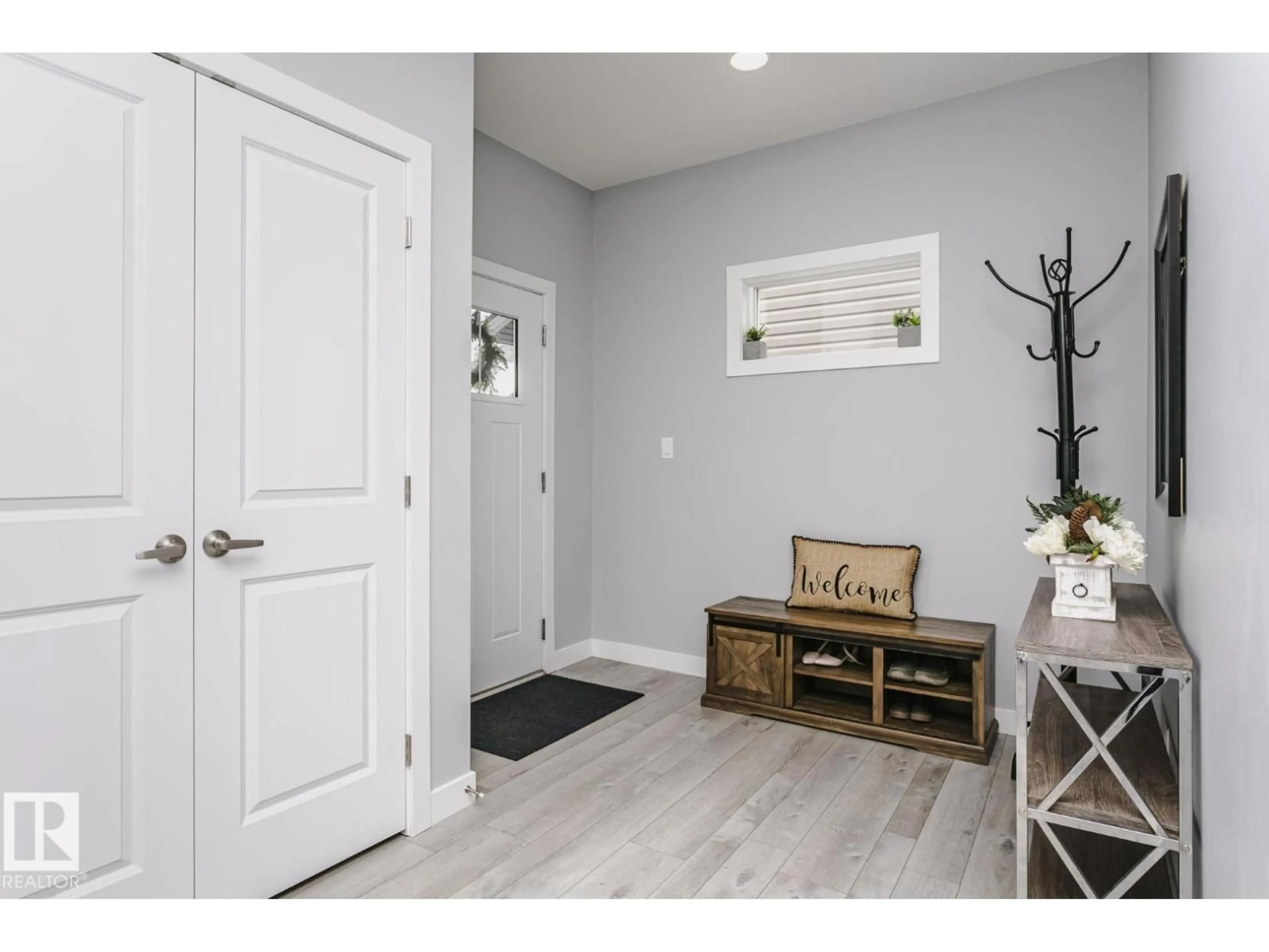 Indoor entryway for 183 ABERDEEN CR, Sherwood Park Alberta T8H1X2