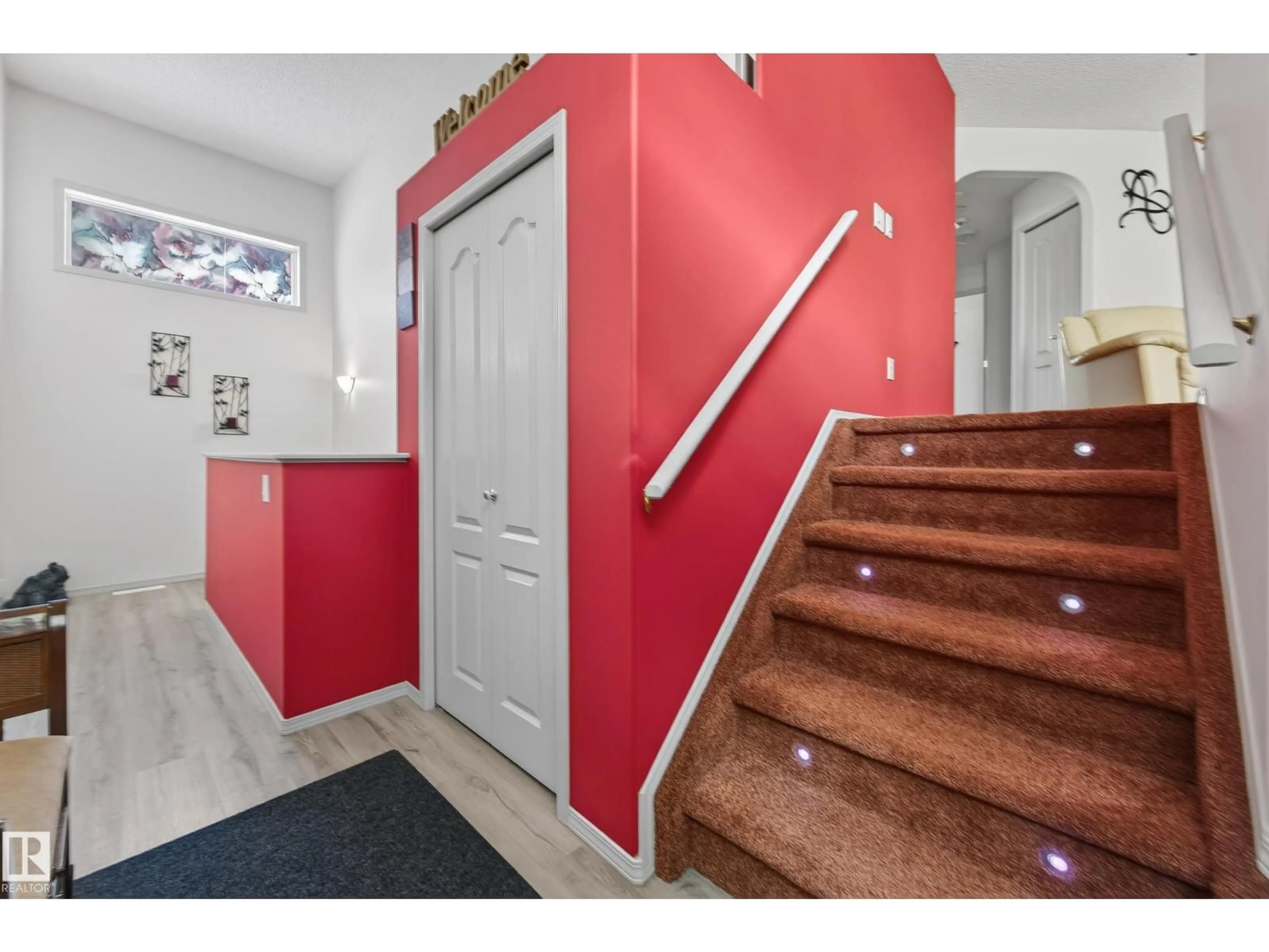 Indoor entryway for 15215 44 ST, Edmonton Alberta T5Y2C4