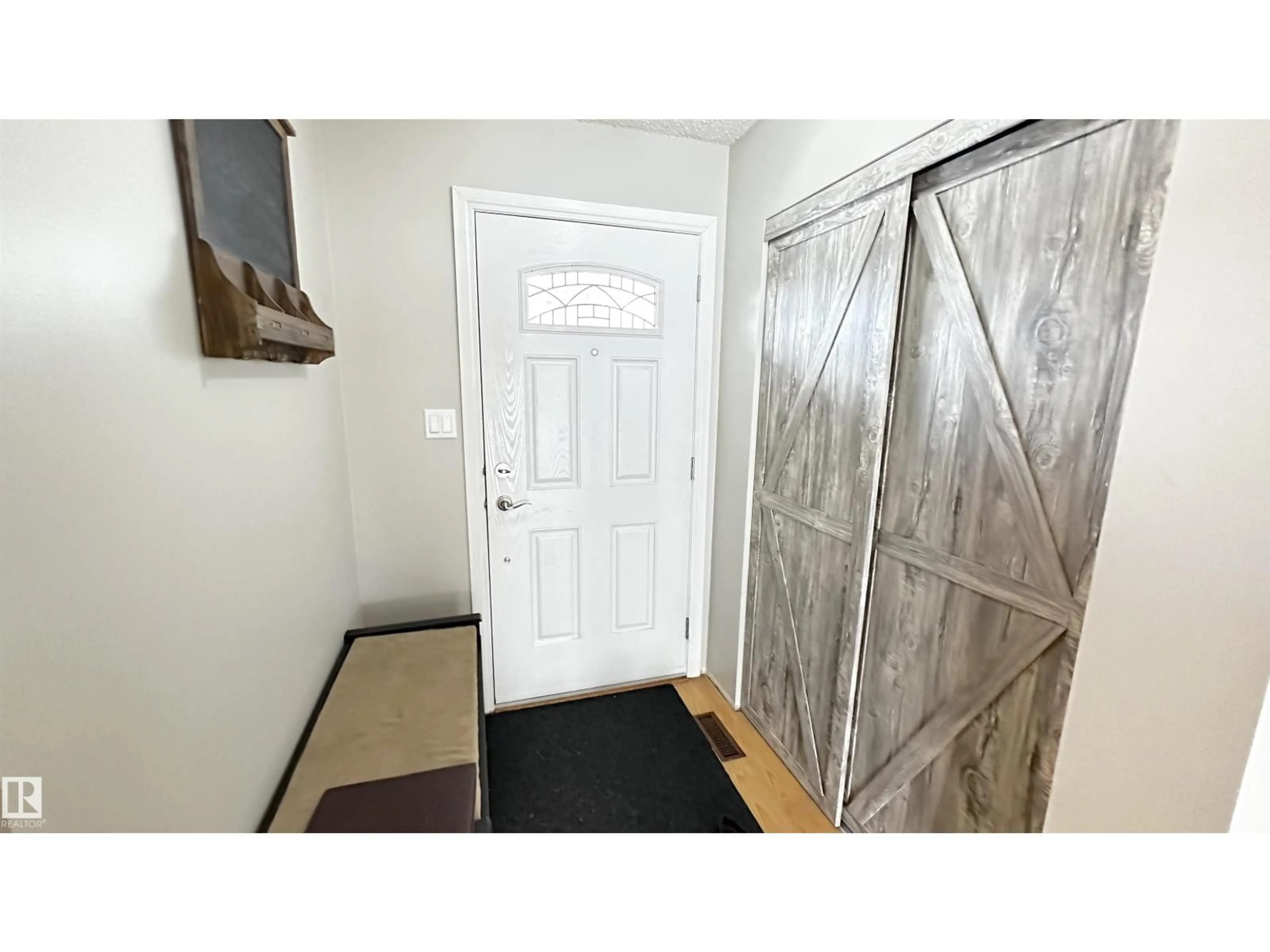 Indoor entryway for 224 GAINSBORO CT, Sherwood Park Alberta T8A2J3