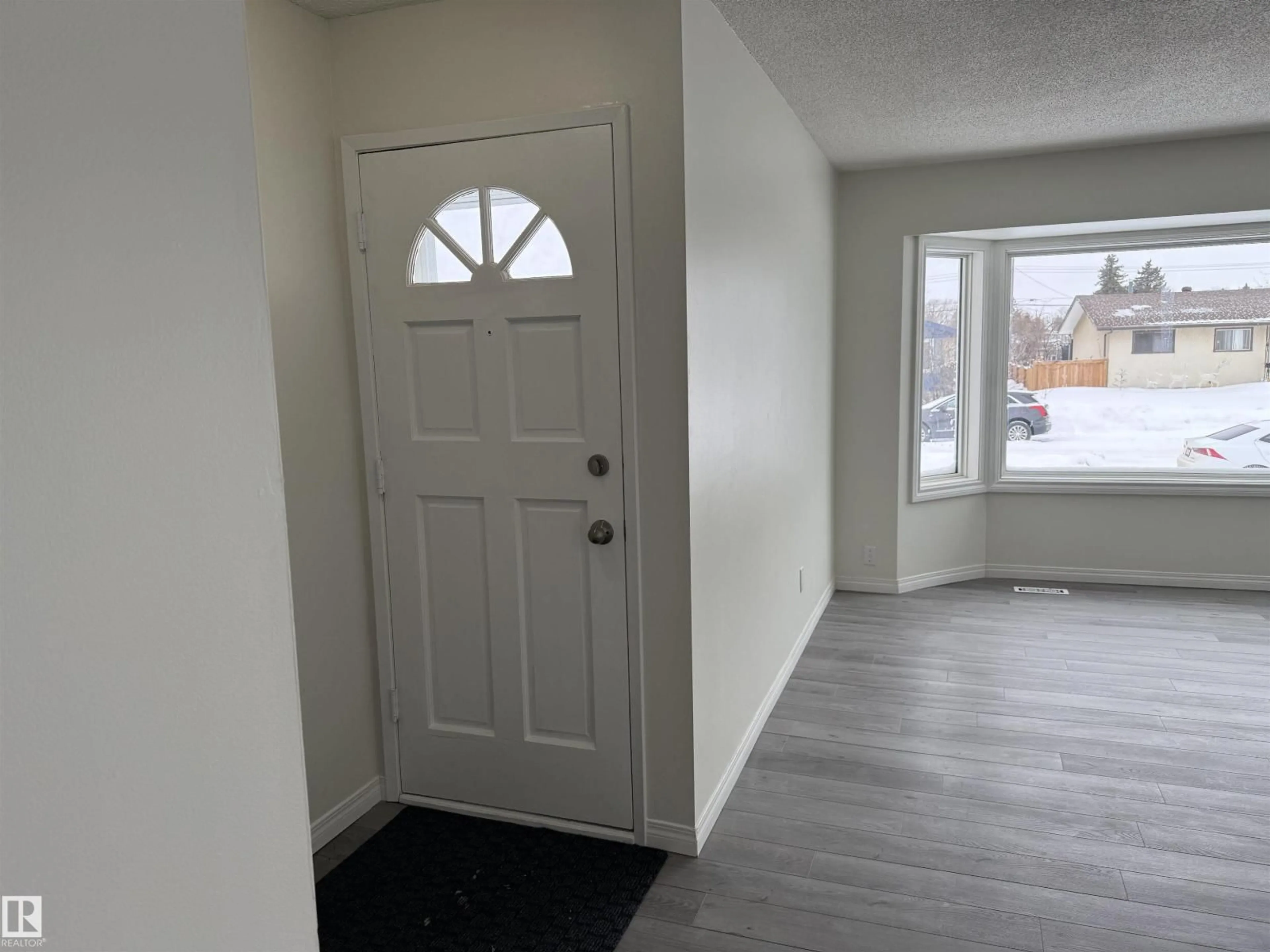 Indoor entryway for NW - 13323 68 ST, Edmonton Alberta T5C0G1