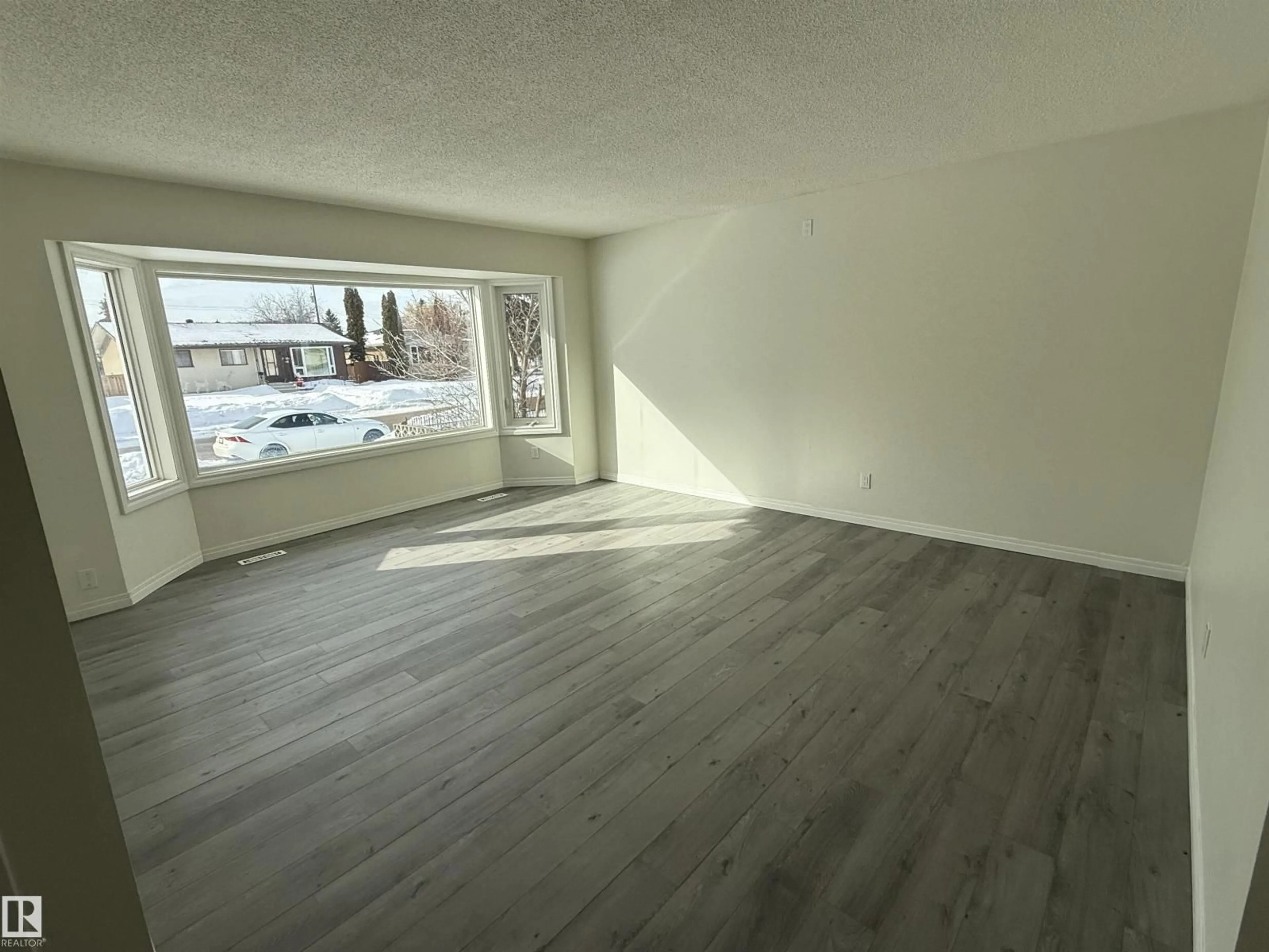 A pic of a room for NW - 13323 68 ST, Edmonton Alberta T5C0G1