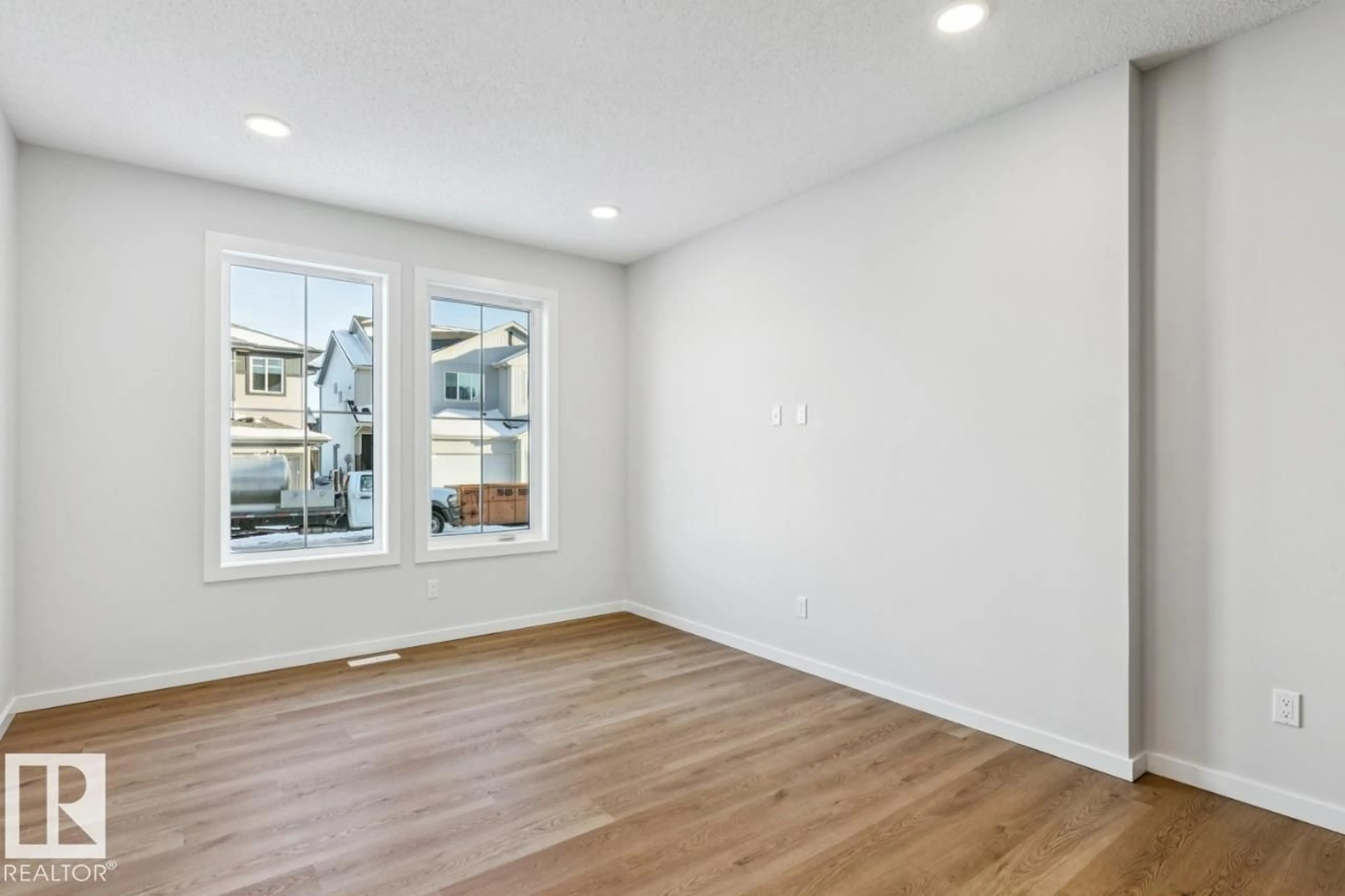 A pic of a room for 318 26 ST, Edmonton Alberta T6X3J1
