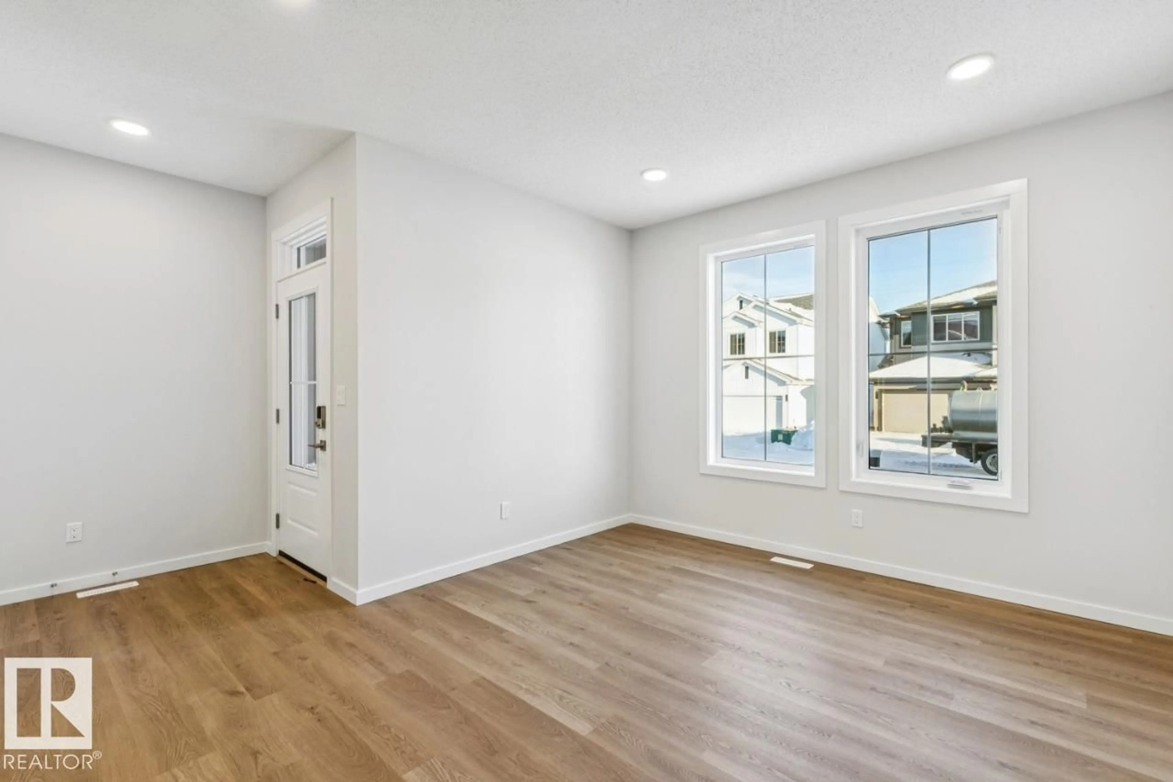 A pic of a room for 318 26 ST, Edmonton Alberta T6X3J1