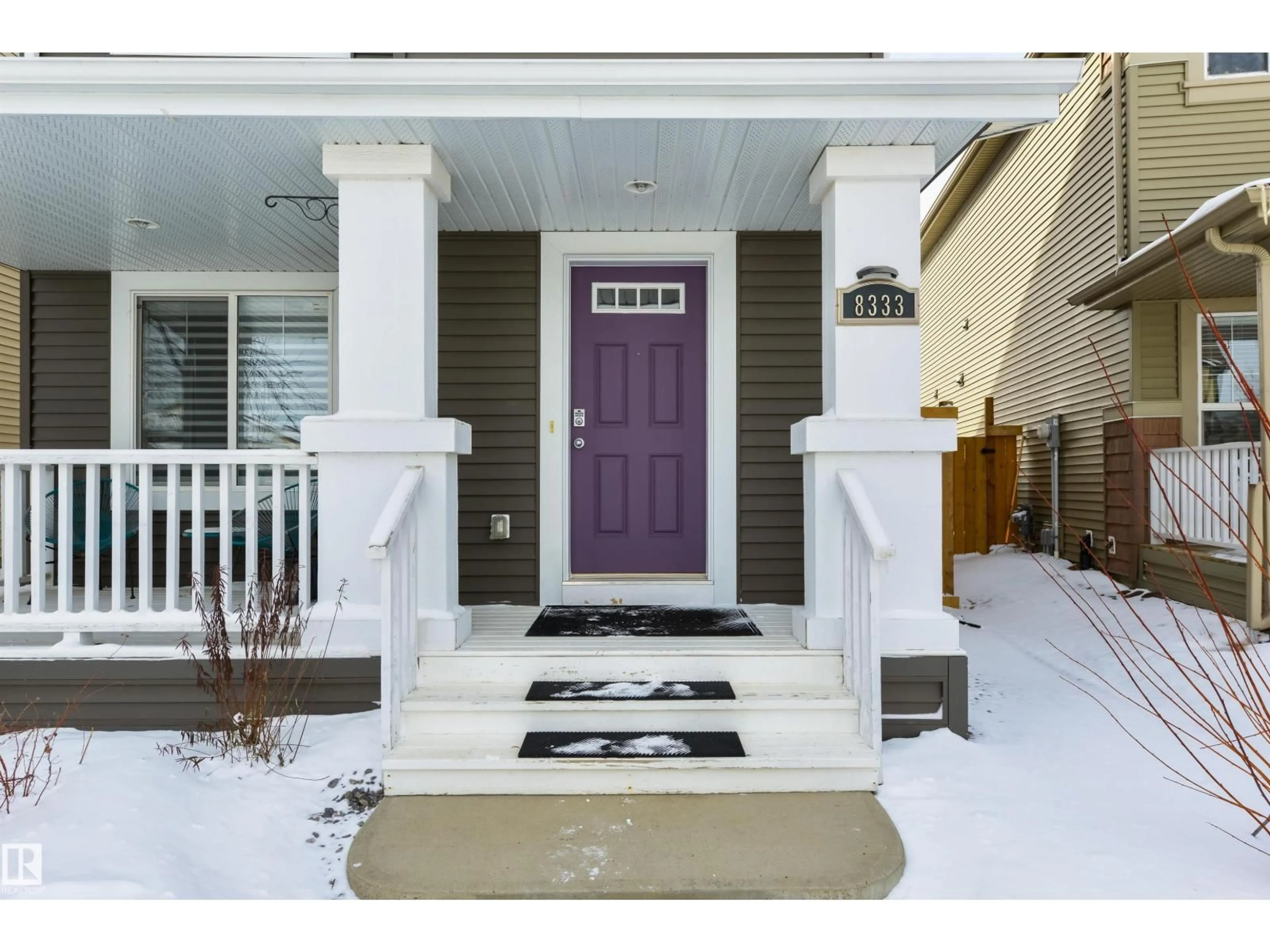 Indoor entryway for 8333 ELLIS CR, Edmonton Alberta T6M0P7