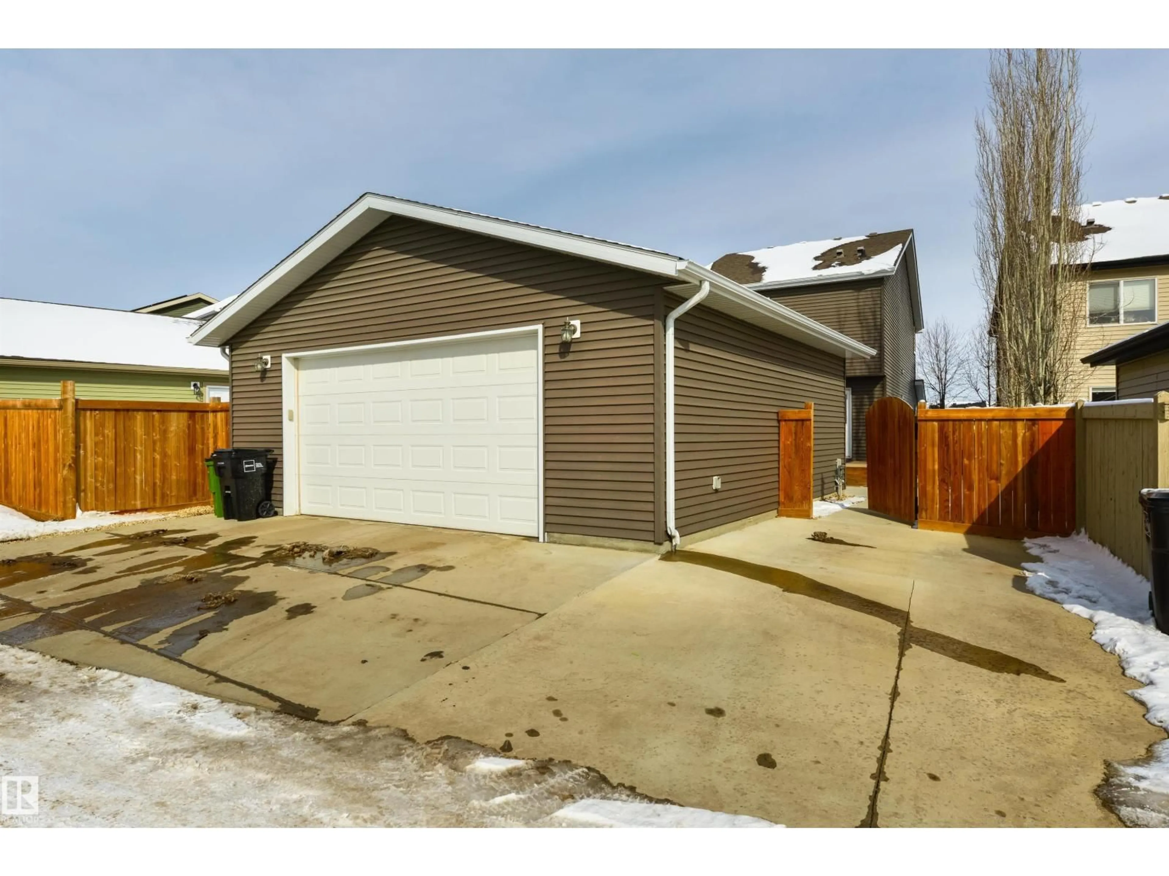 Indoor garage for 8333 ELLIS CR, Edmonton Alberta T6M0P7