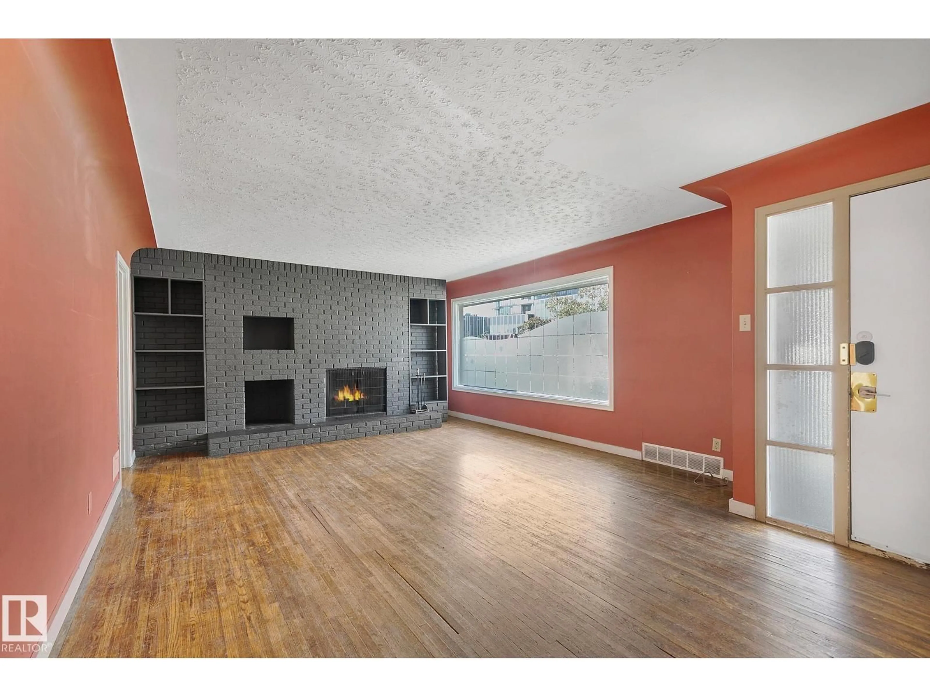 A pic of a room for 13915 102 AV, Edmonton Alberta T5N0P5