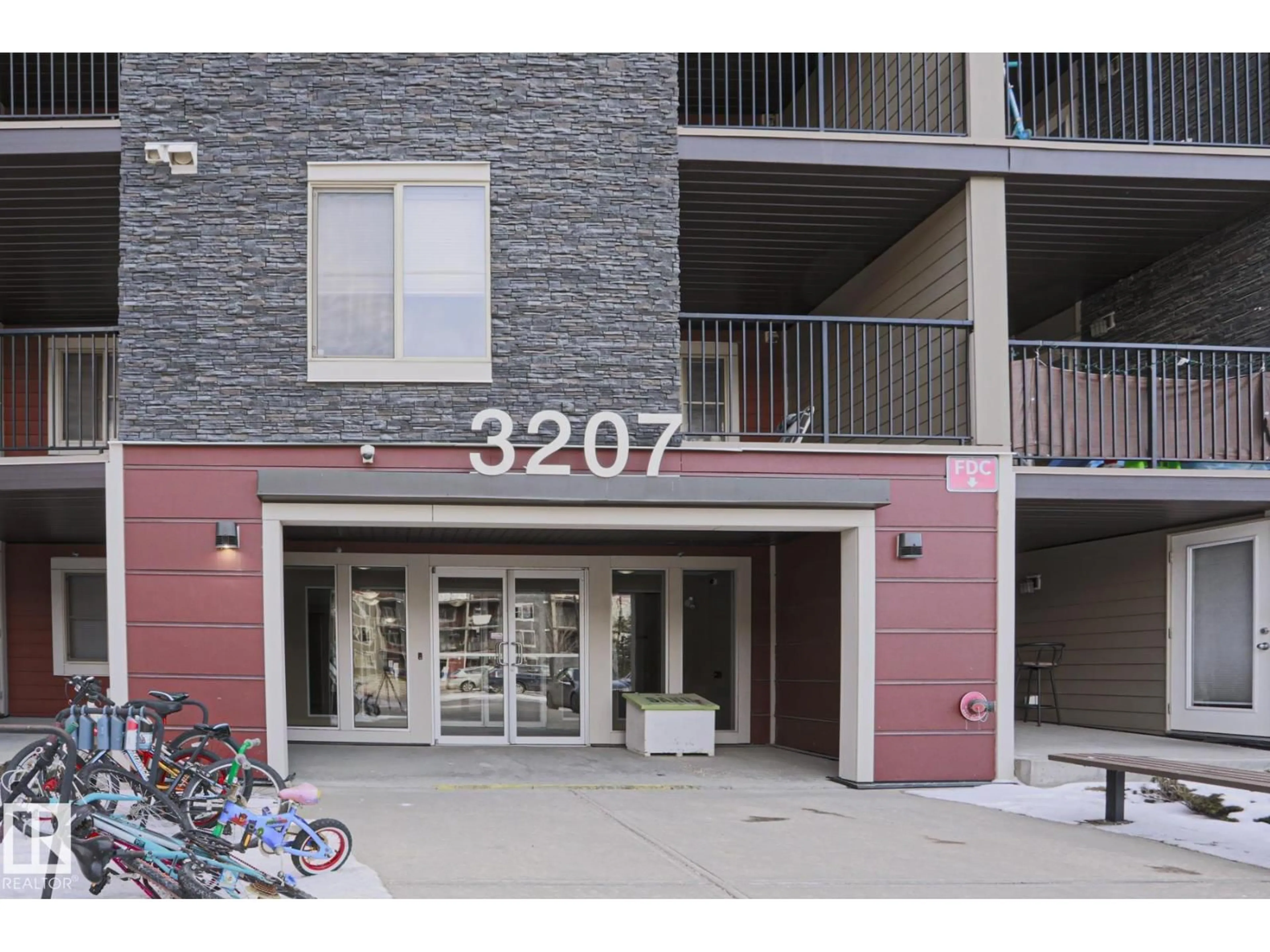 Indoor foyer for 3207 - 110 JAMES MOWATT TR, Edmonton Alberta T6W3L6