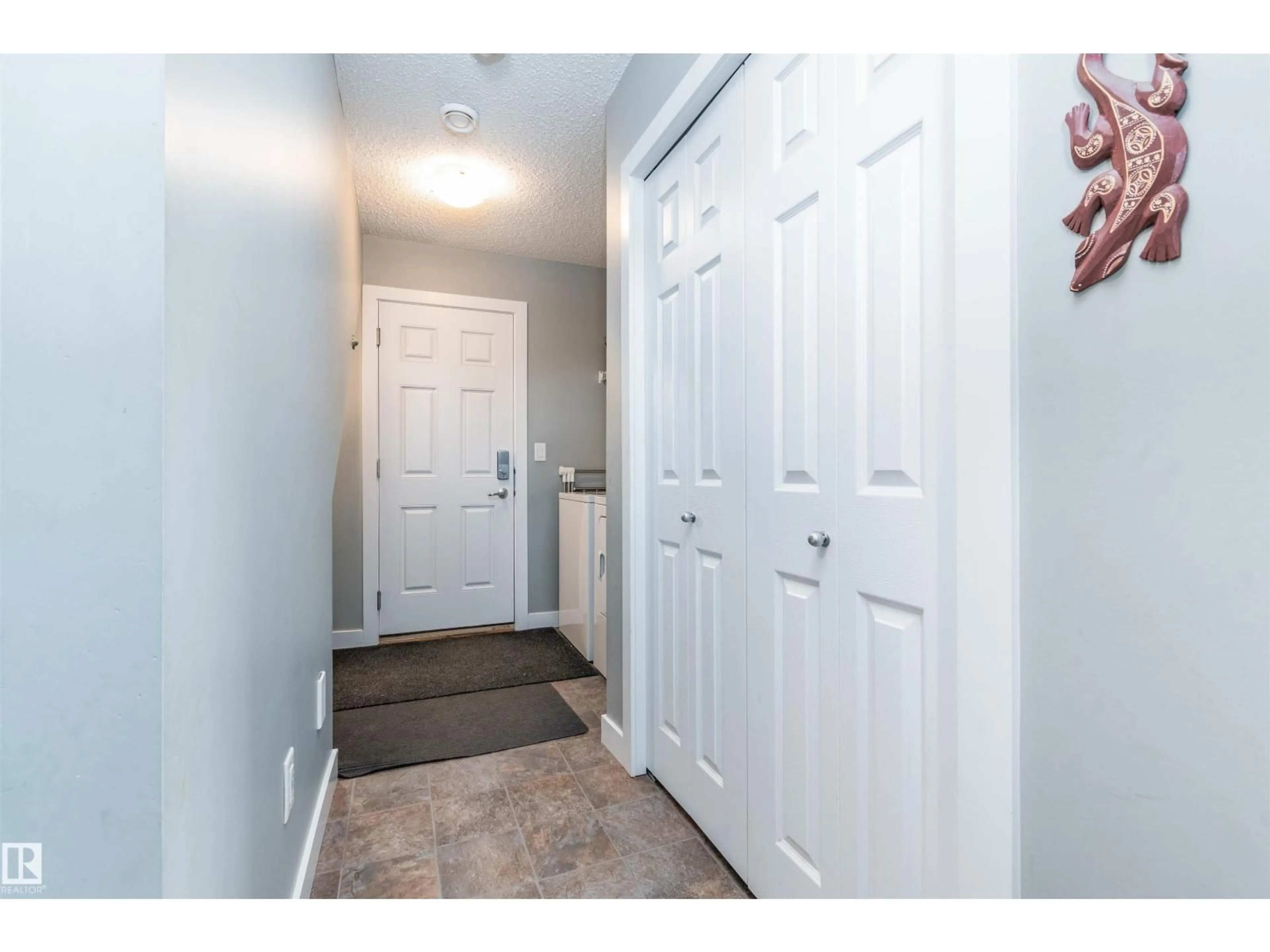 Indoor entryway for 20 - 38 AUGUSTINE CR, Sherwood Park Alberta T8H0Z8