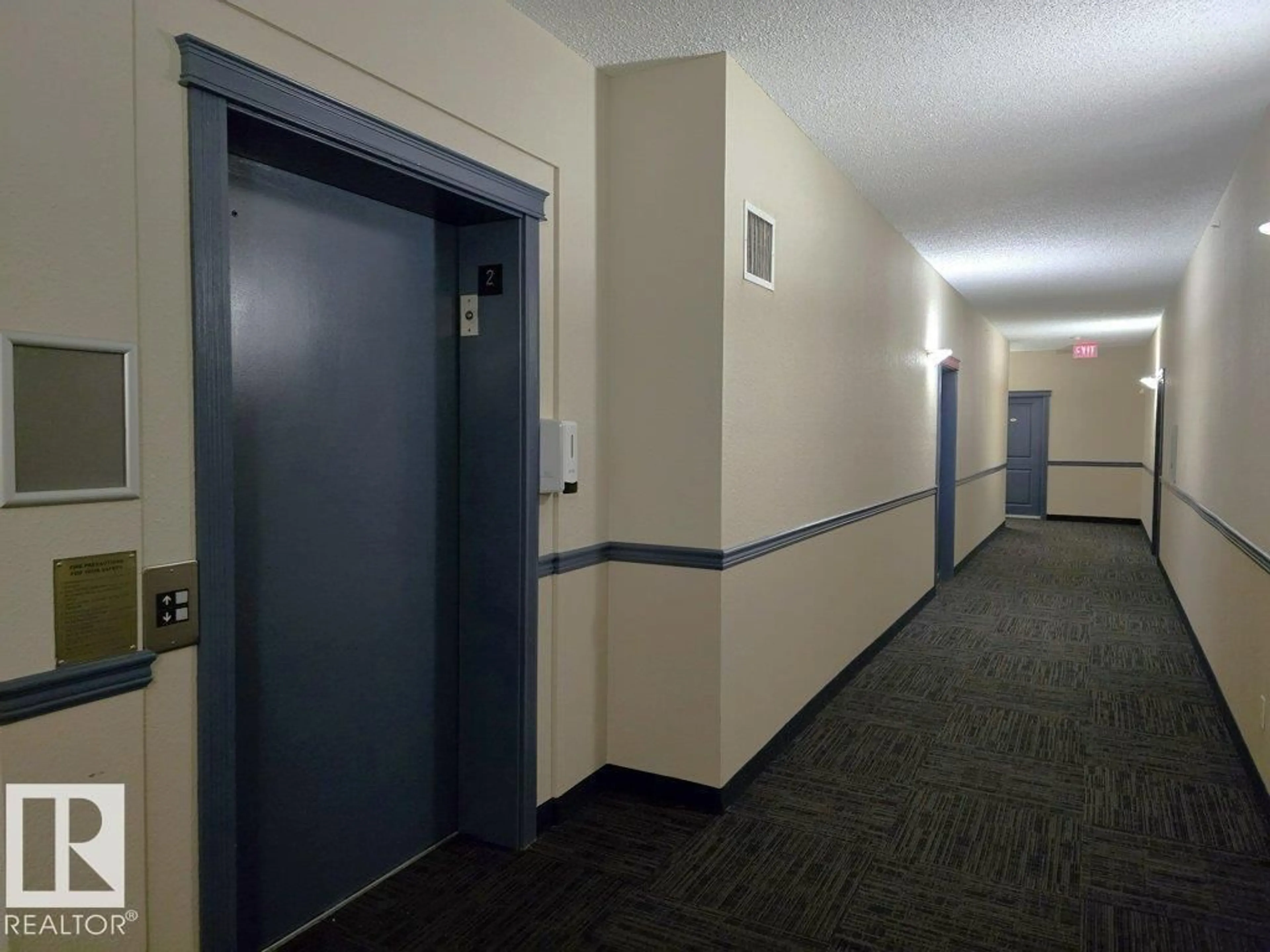 Indoor foyer for #203 - 14708 50 ST, Edmonton Alberta T5A5G9