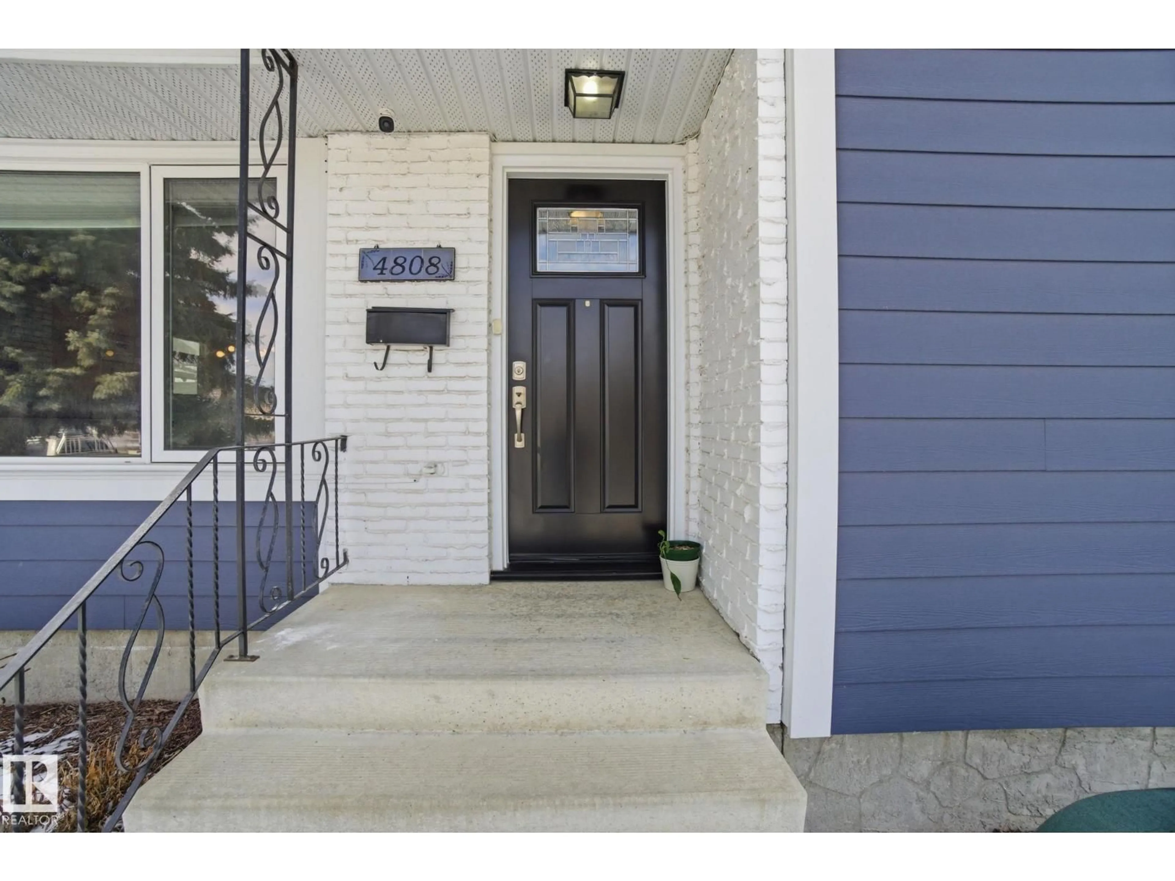 Indoor entryway for NW - 4808 122A ST, Edmonton Alberta T6H3S7