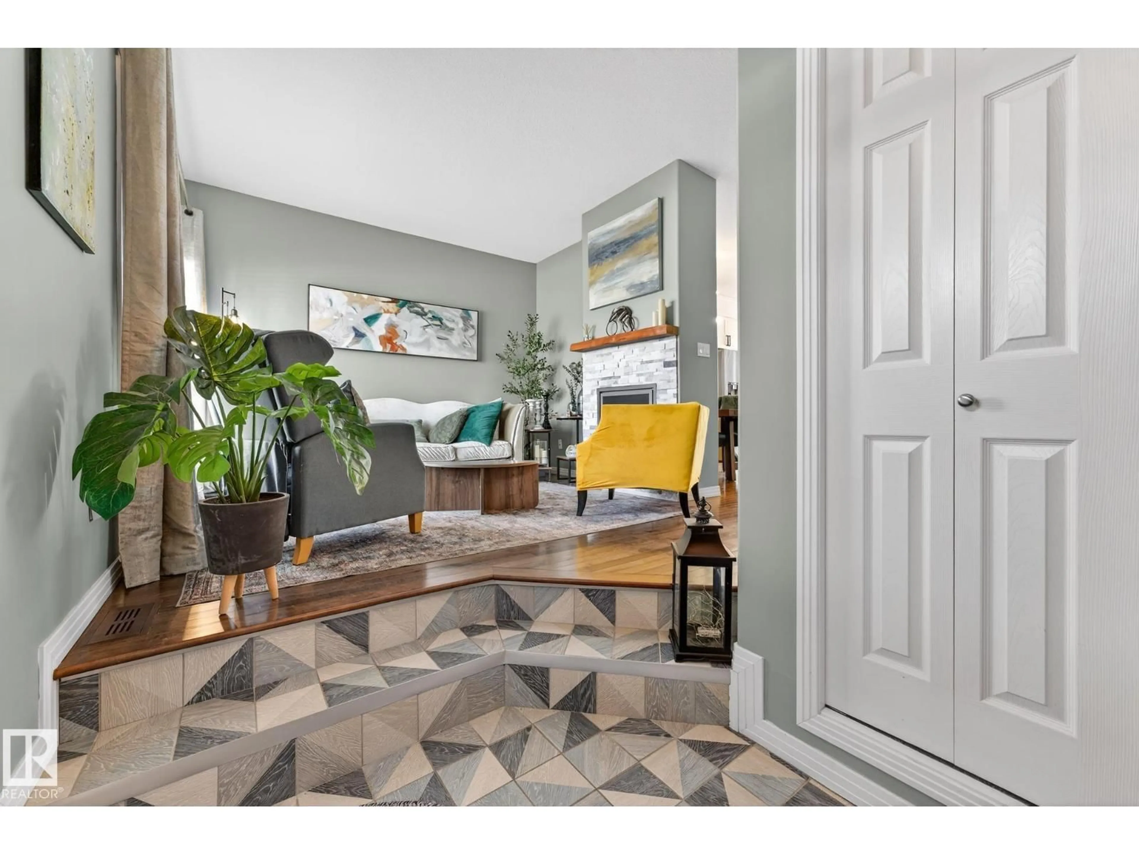 Indoor entryway for #11 - 4367 VETERANS WY, Edmonton Alberta T5E6N4