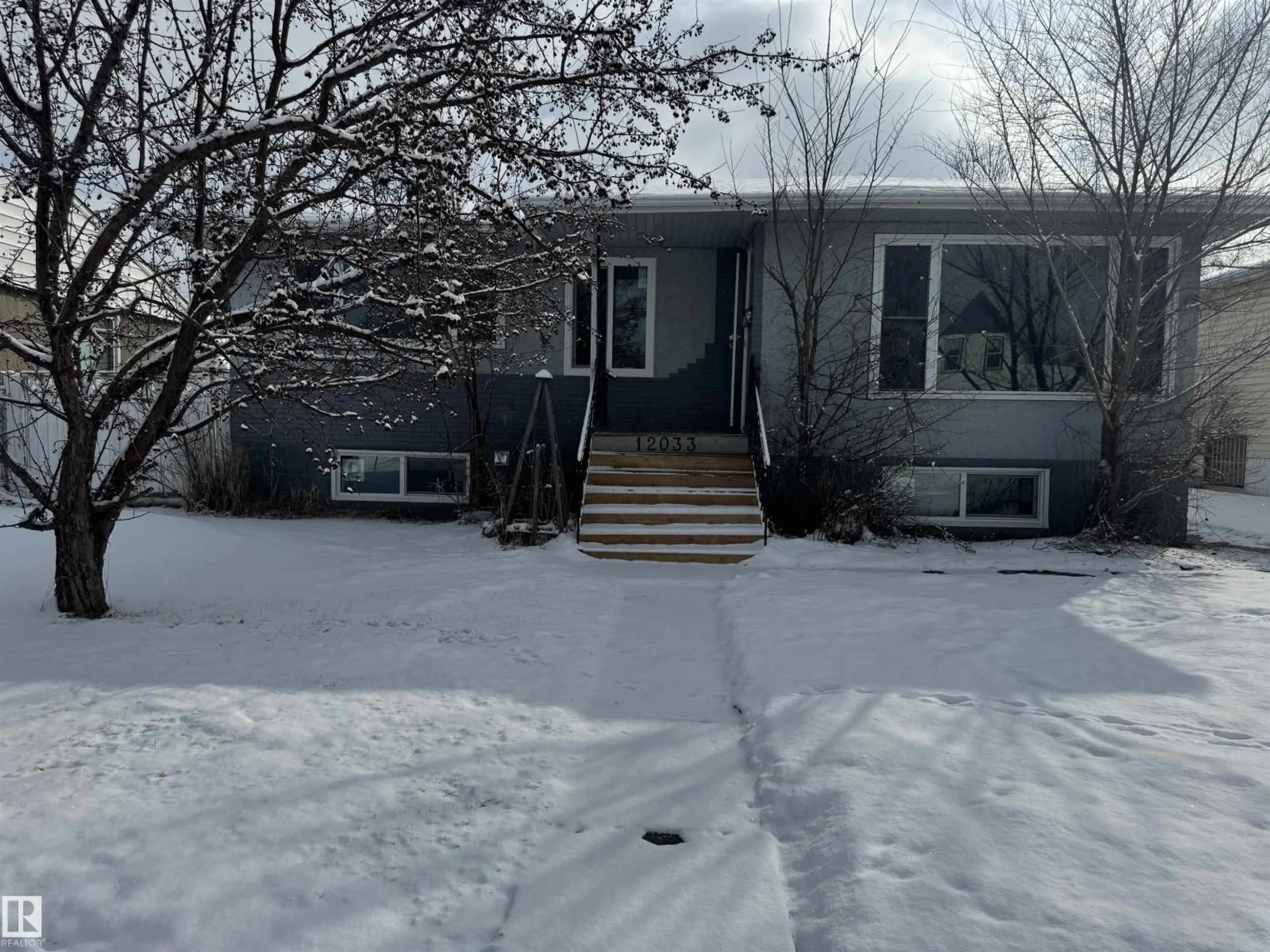 A pic from outside/outdoor area/front of a property/back of a property/a pic from drone, street for 12033 54 ST, Edmonton Alberta T5W3N2