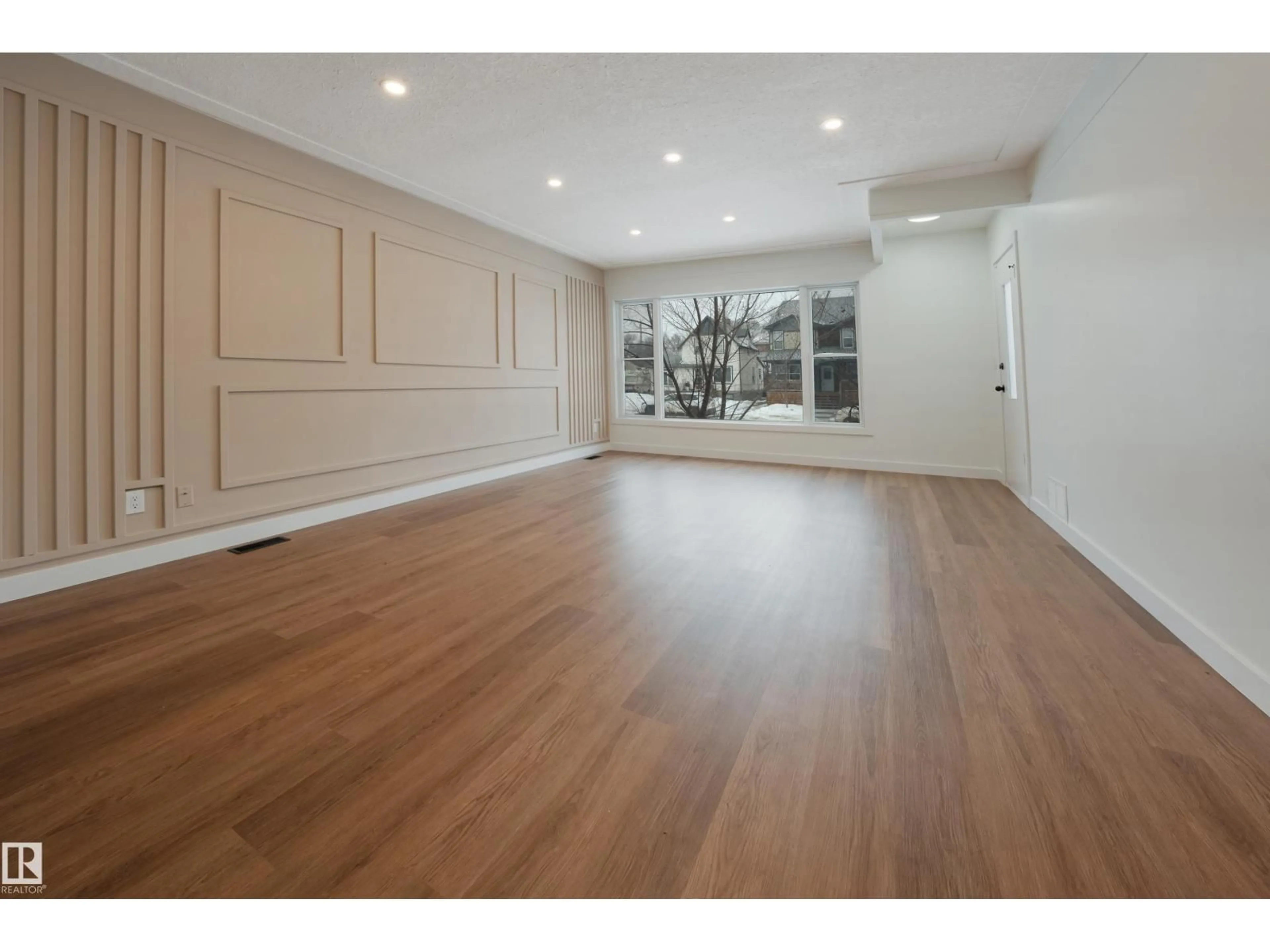 A pic of a room for 12033 54 ST, Edmonton Alberta T5W3N2