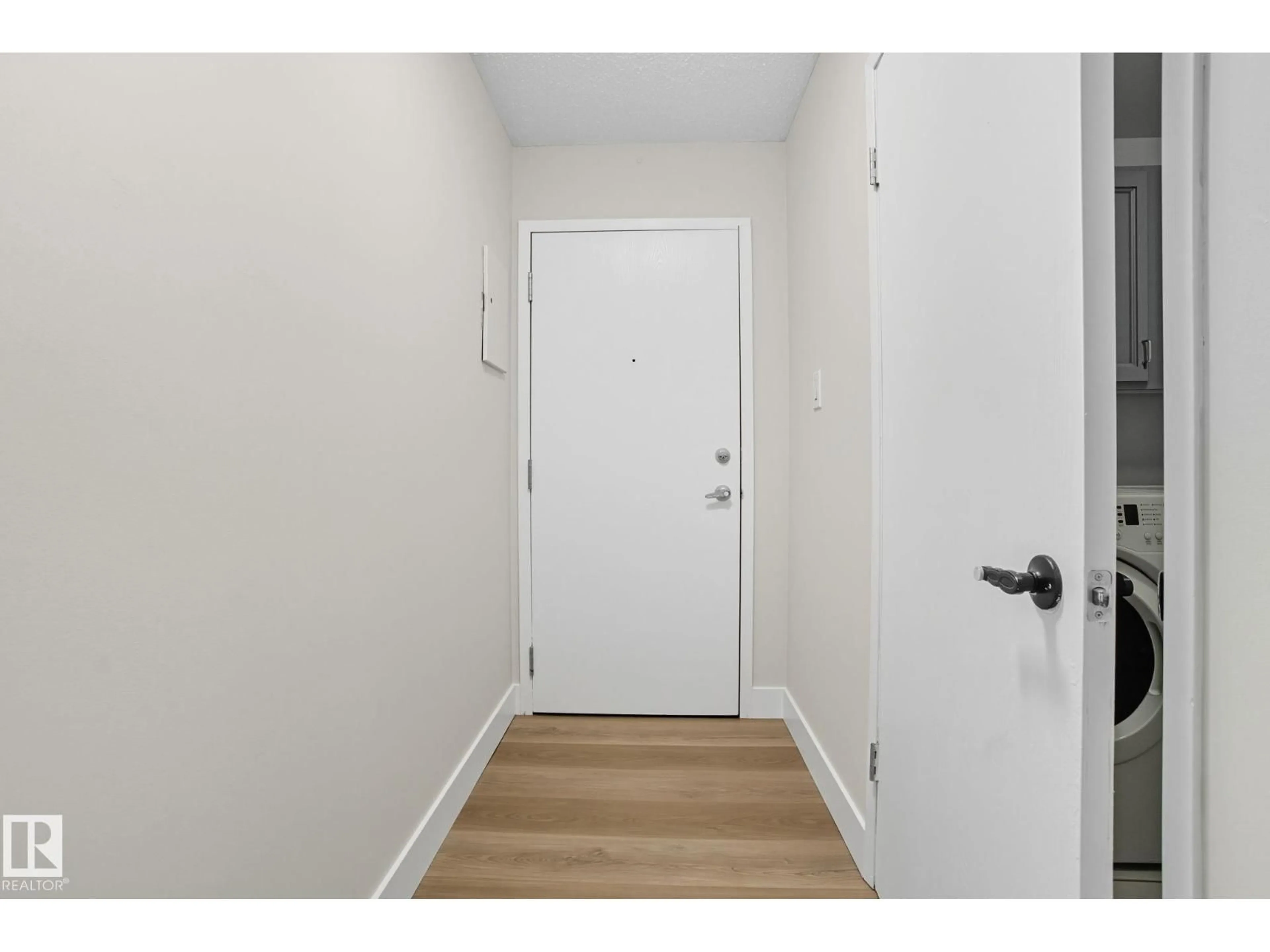 Indoor entryway for #6 - 10160 119 ST, Edmonton Alberta T5K1Y9
