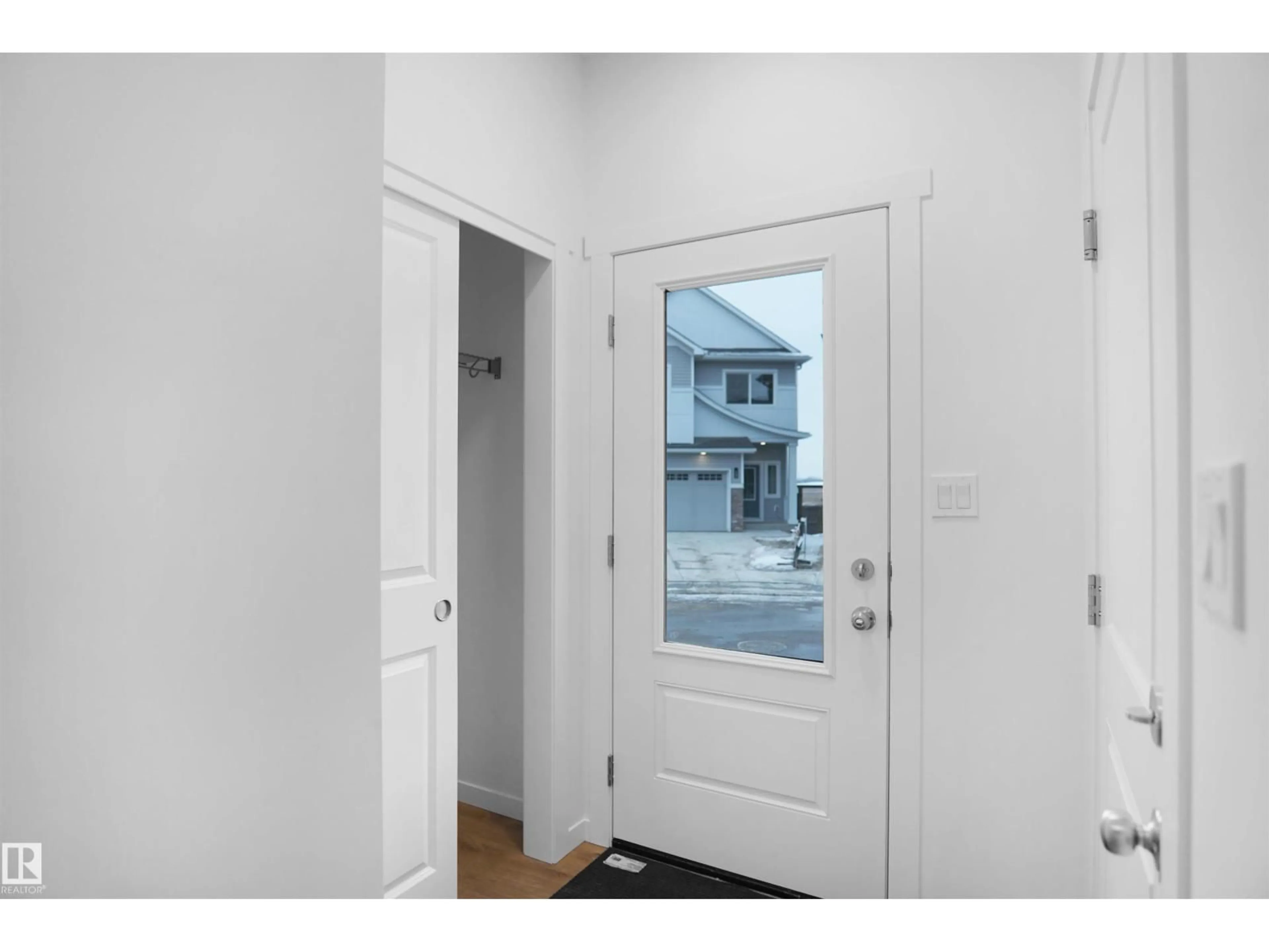 Indoor entryway for 59 19904 31 AV NW, Edmonton Alberta T6M1N7