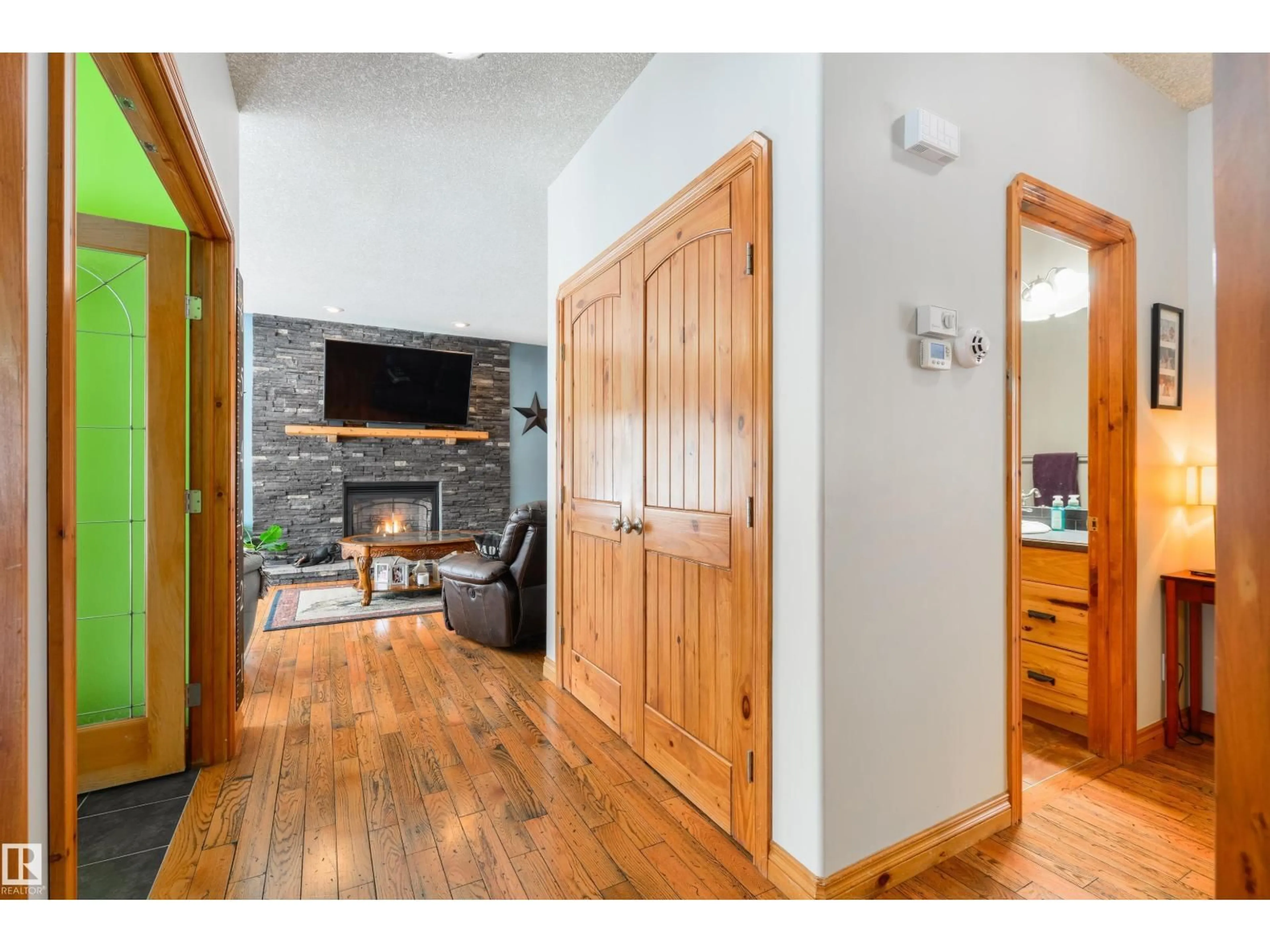 Indoor entryway for 50529 - 171 RGE ROAD 21, Rural Parkland County Alberta T7Y2N4