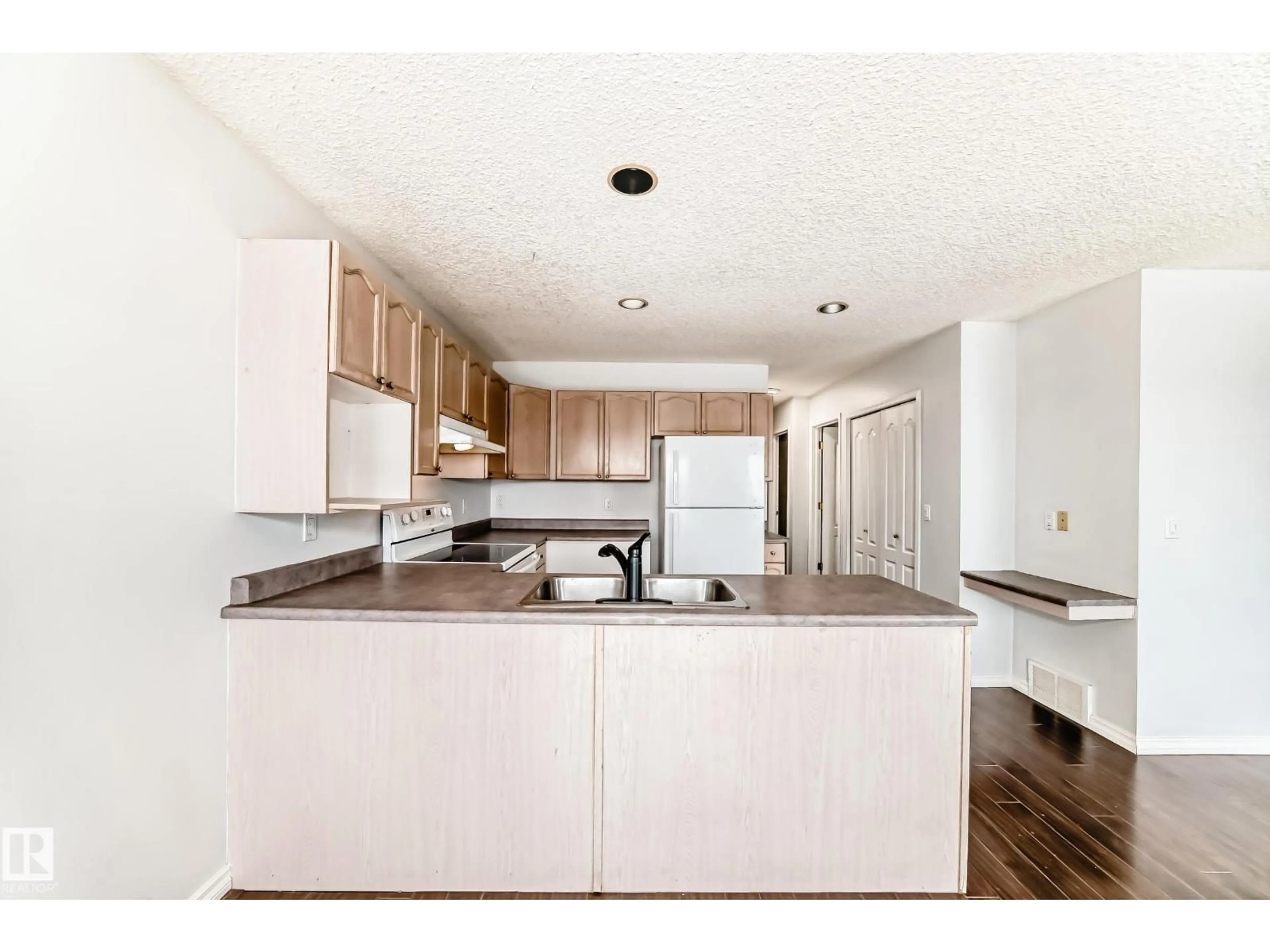 Open concept kitchen, unknown for 1911 36 AV, Edmonton Alberta T6T1S9