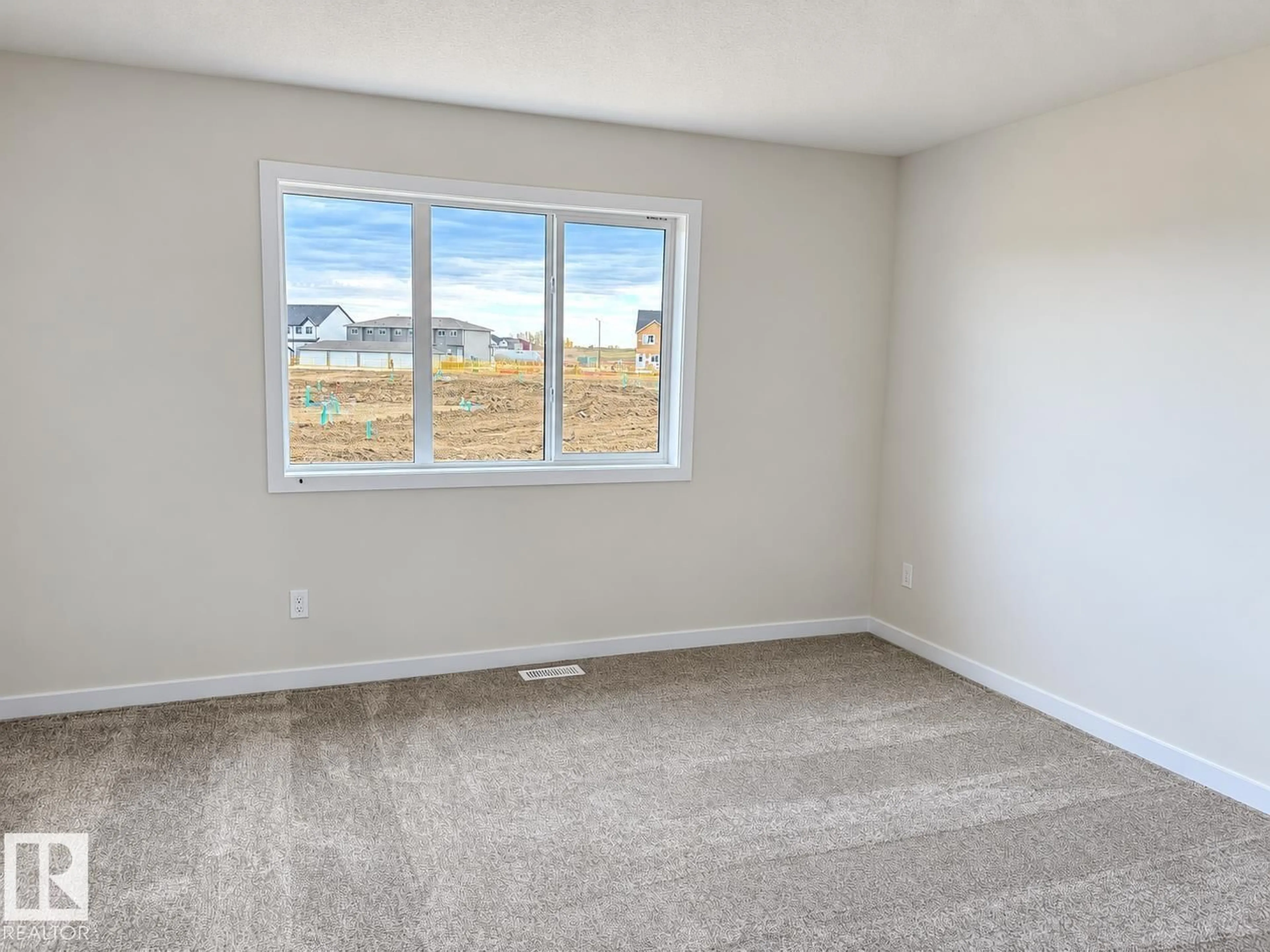 A pic of a room for 5317 HAWTHORN CL, Edmonton Alberta T6X2Y7