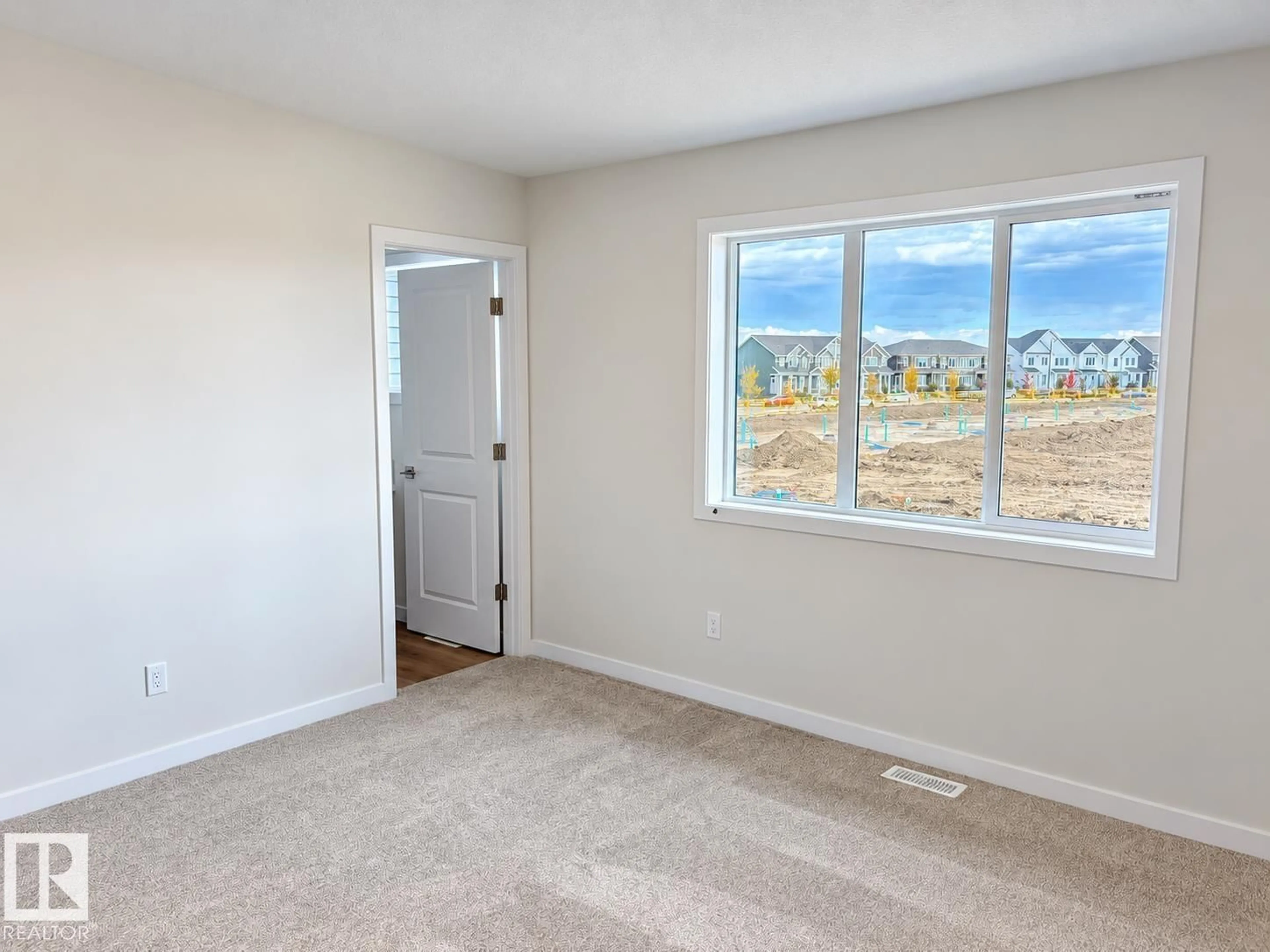 A pic of a room for 5317 HAWTHORN CL, Edmonton Alberta T6X2Y7