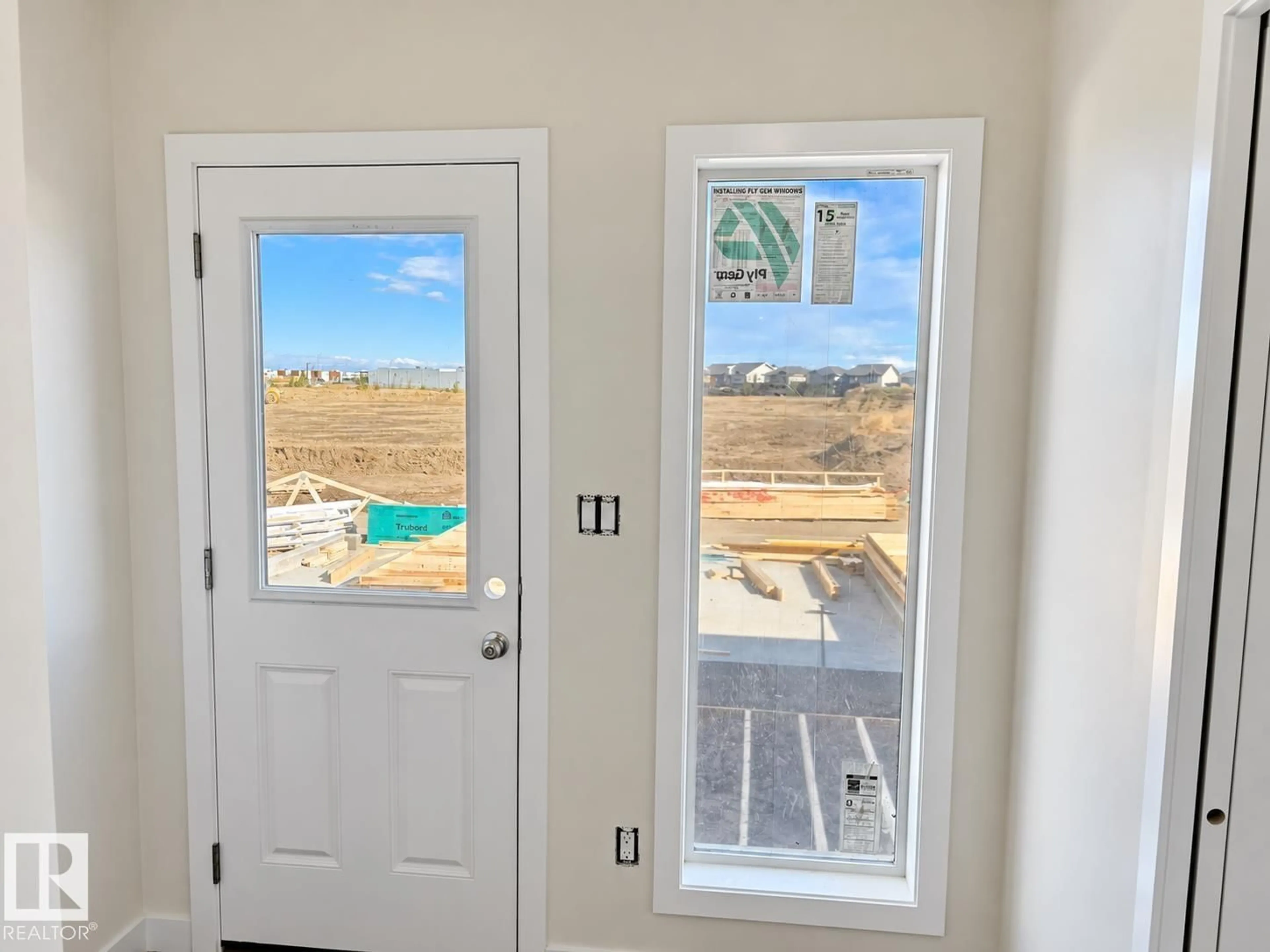 Indoor entryway for 8785 EDGEMONT LI NW, Edmonton Alberta T6M3K7