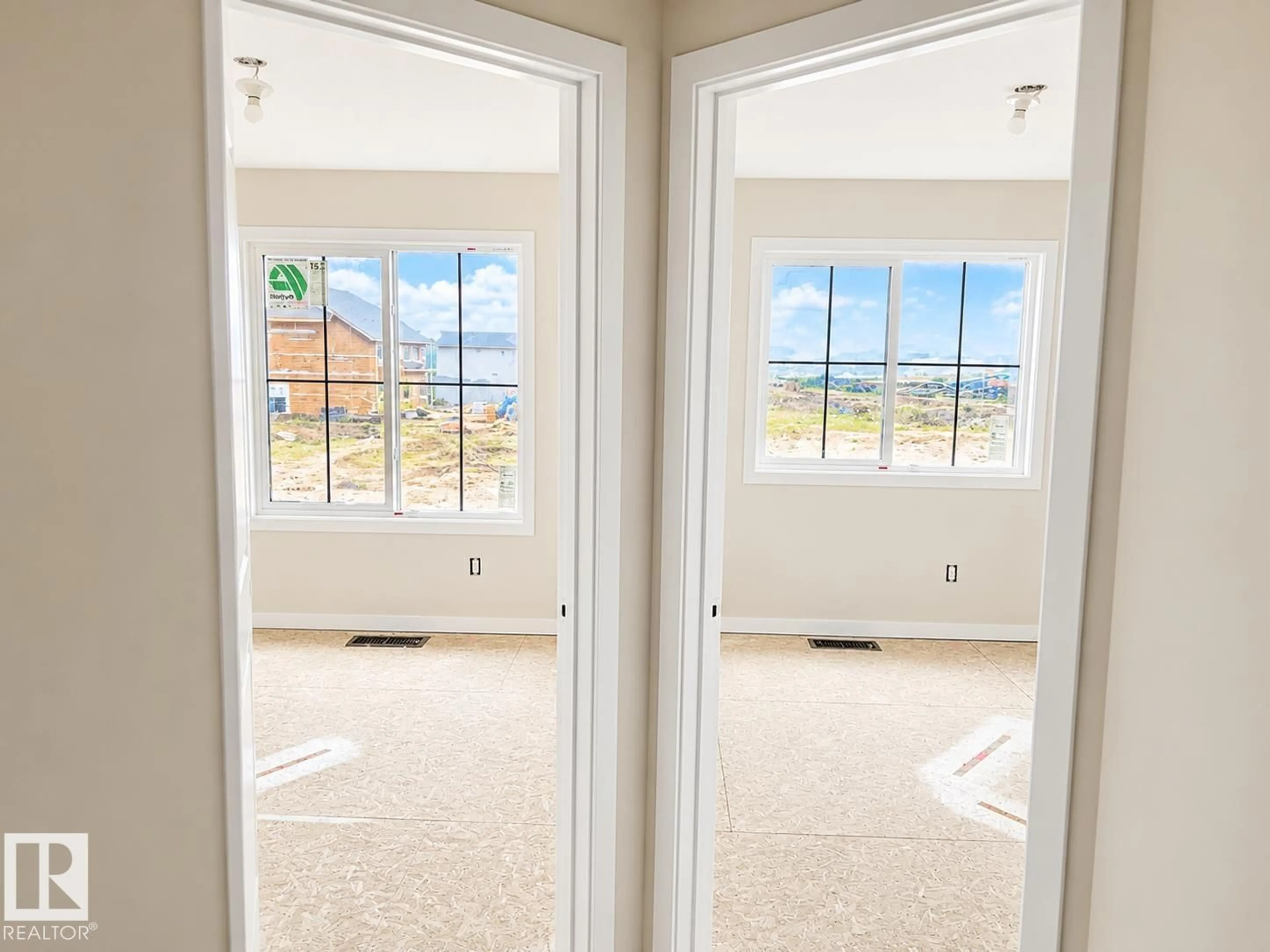 Indoor entryway for 112 EDGEMONT WD, Edmonton Alberta T6M3K5
