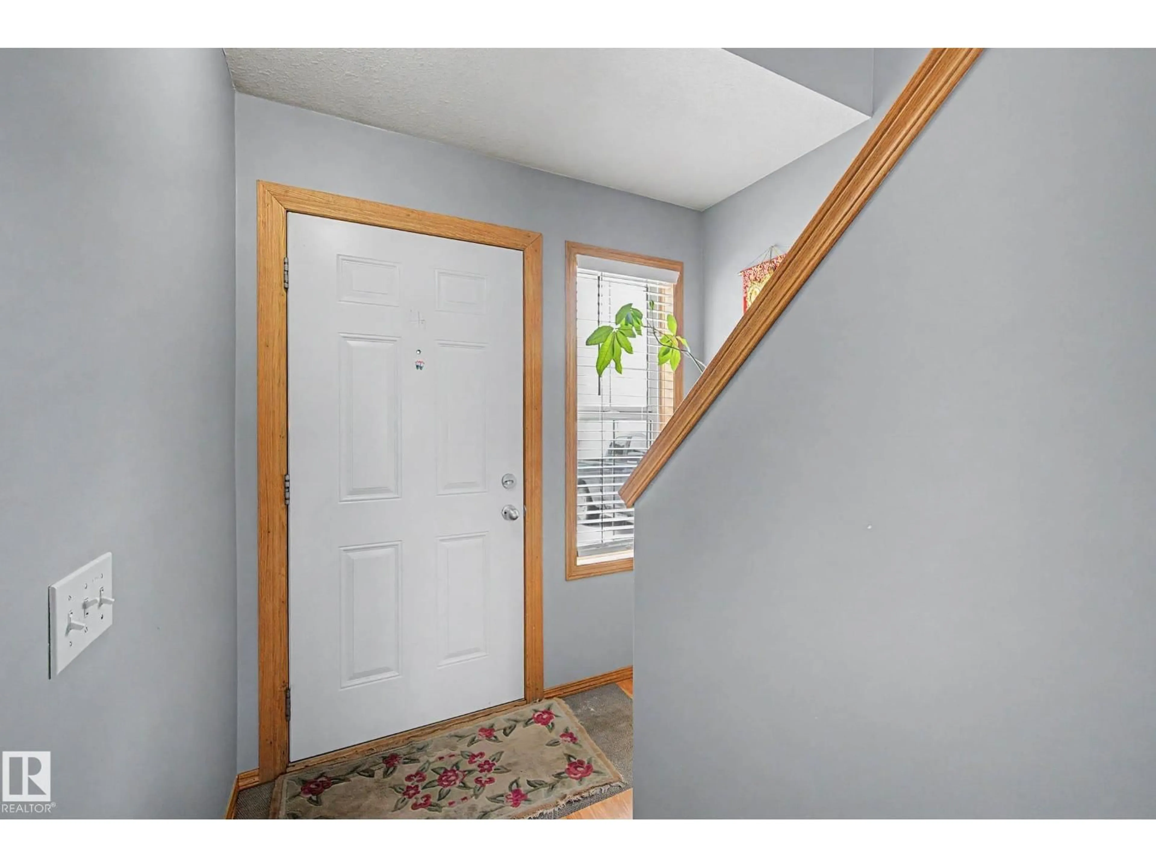 Indoor entryway for 79 16823 84 ST NW, Edmonton Alberta T5Z3S4