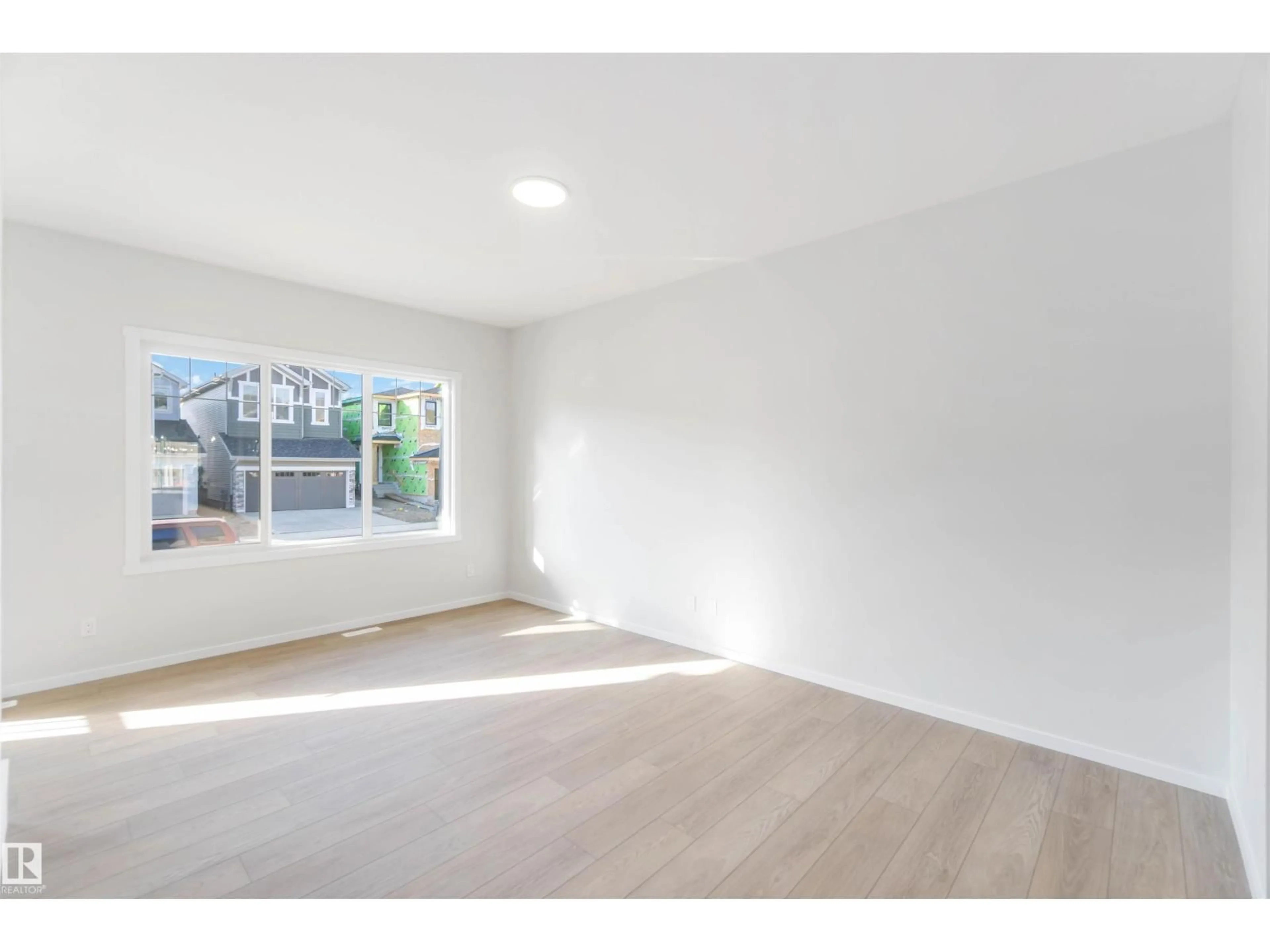 A pic of a room for 18940 28 AV, Edmonton Alberta T6M3H2