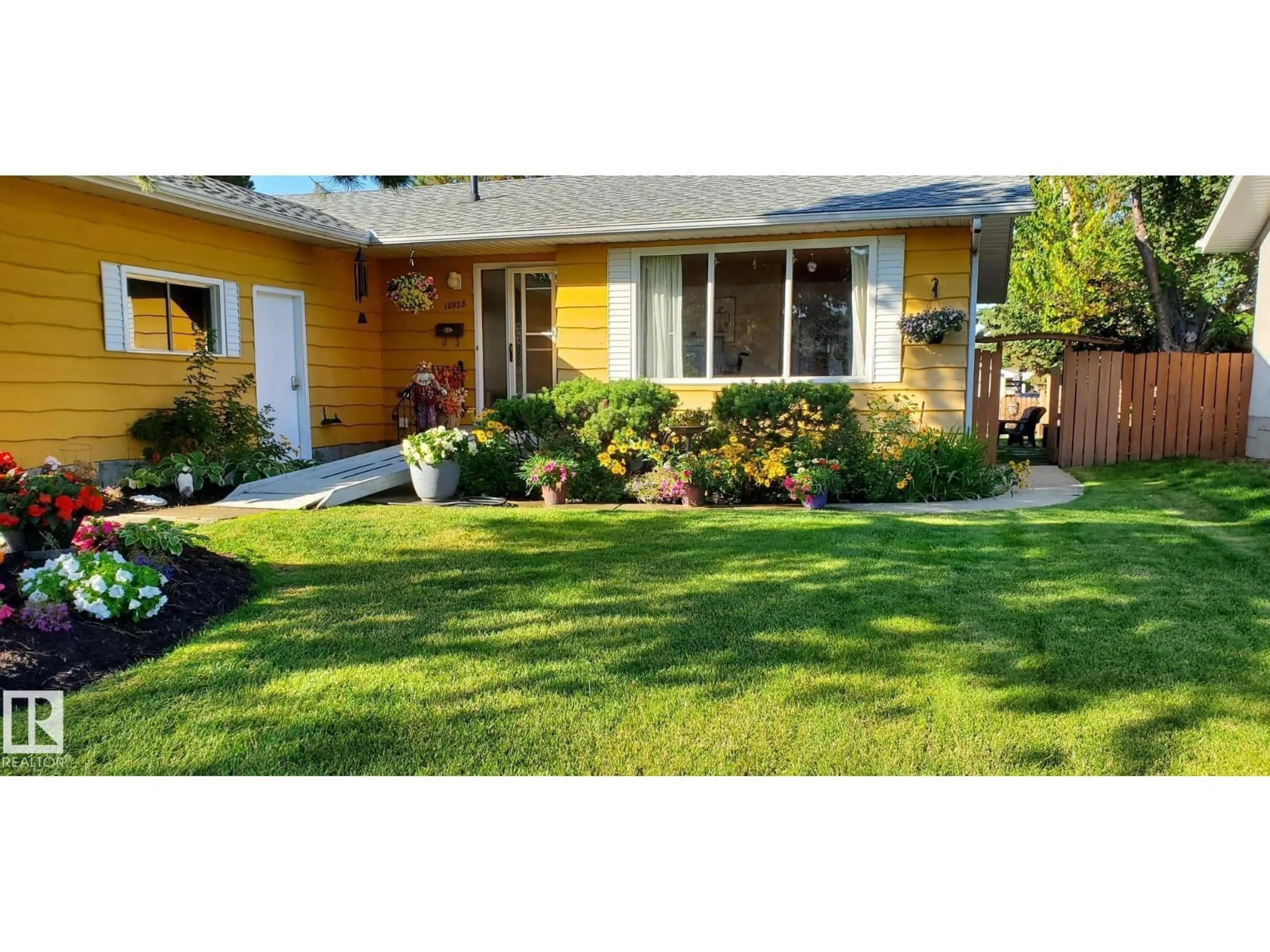 Unknown for 10928 36A AV, Edmonton Alberta T6J0E4