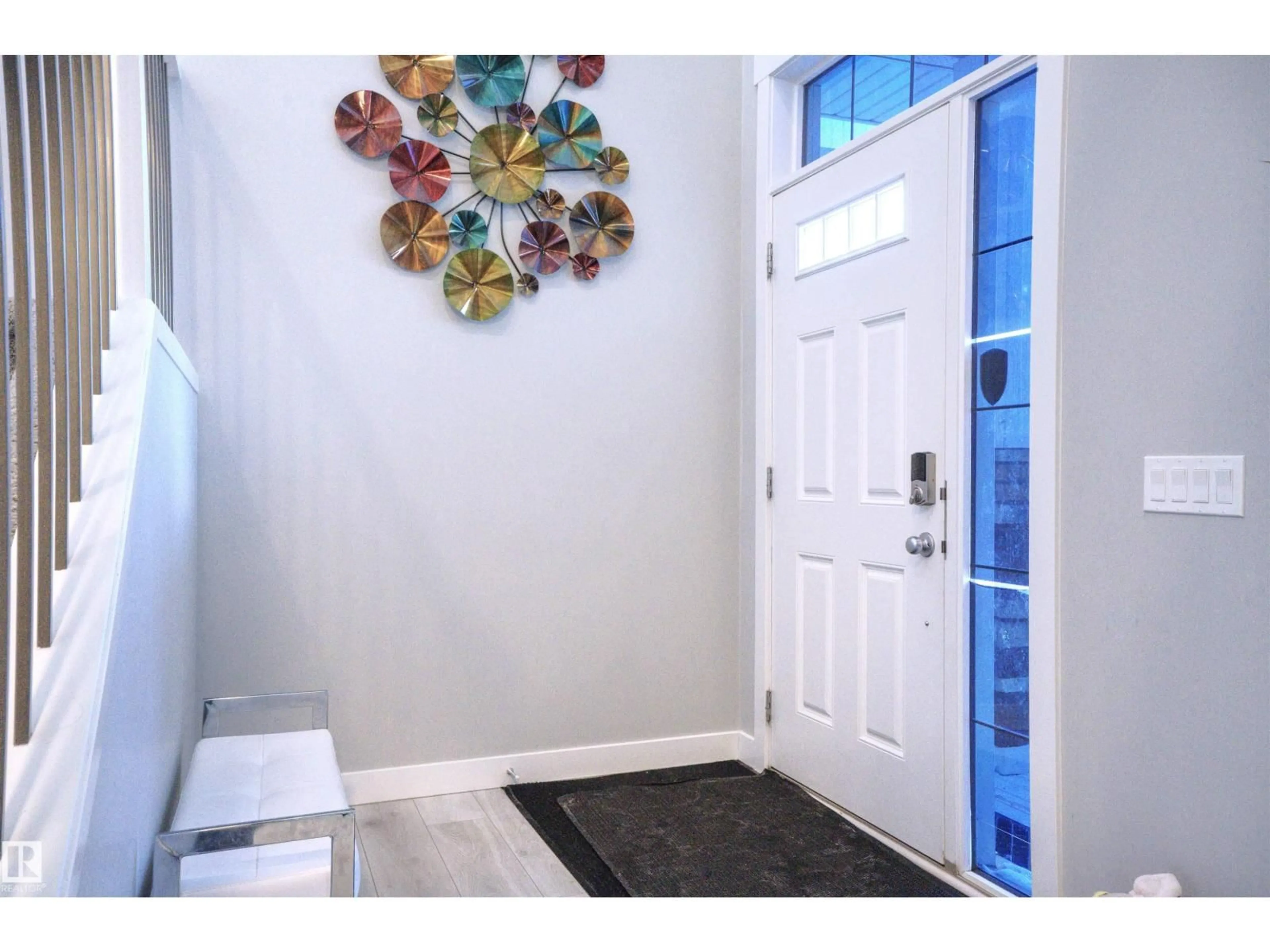 Indoor entryway for 20503 99 AV, Edmonton Alberta T5T7L5