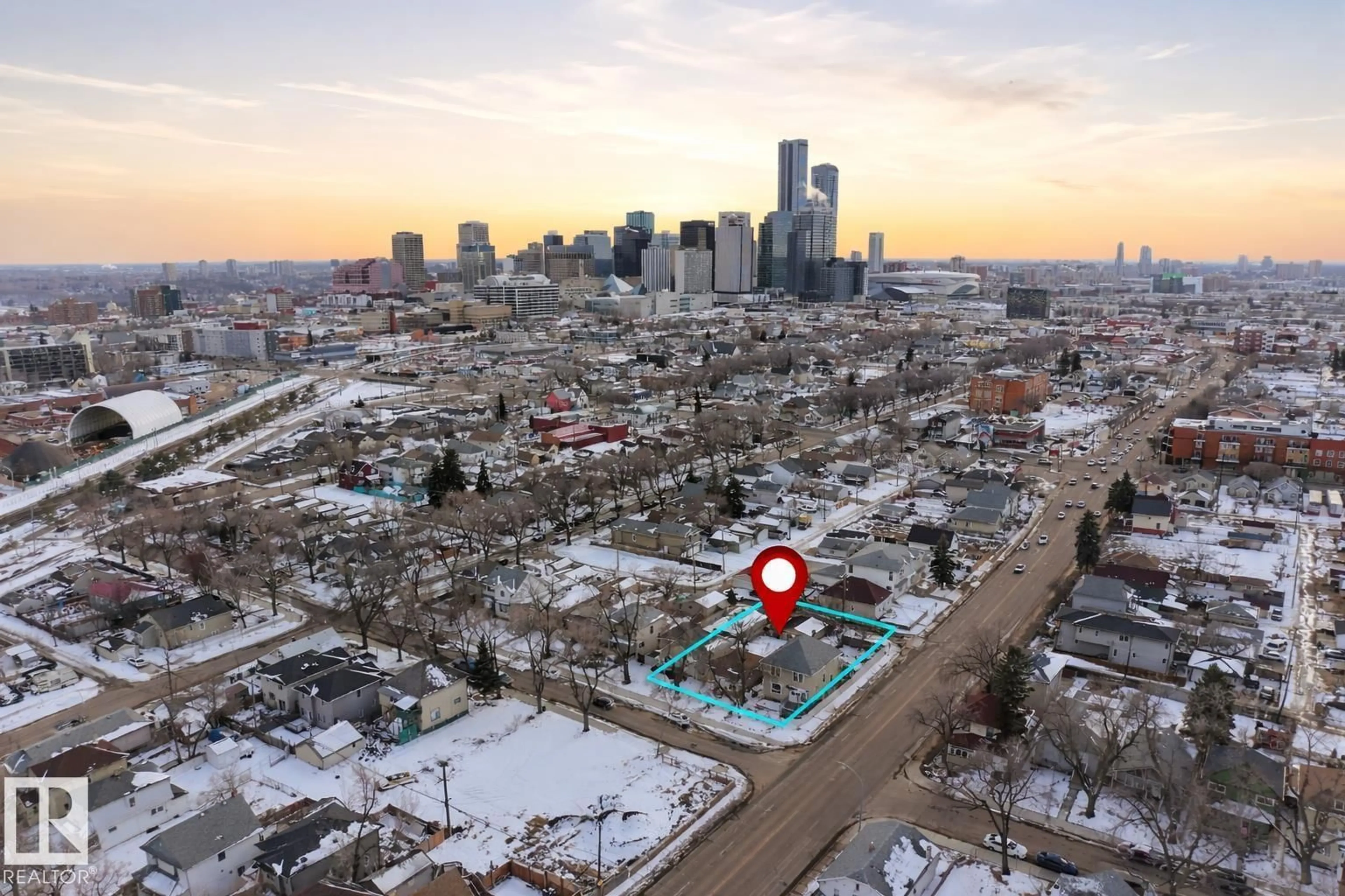 A pic from outside/outdoor area/front of a property/back of a property/a pic from drone, city buildings view from balcony for NW - 10734 93 ST, Edmonton Alberta T5H1Y3