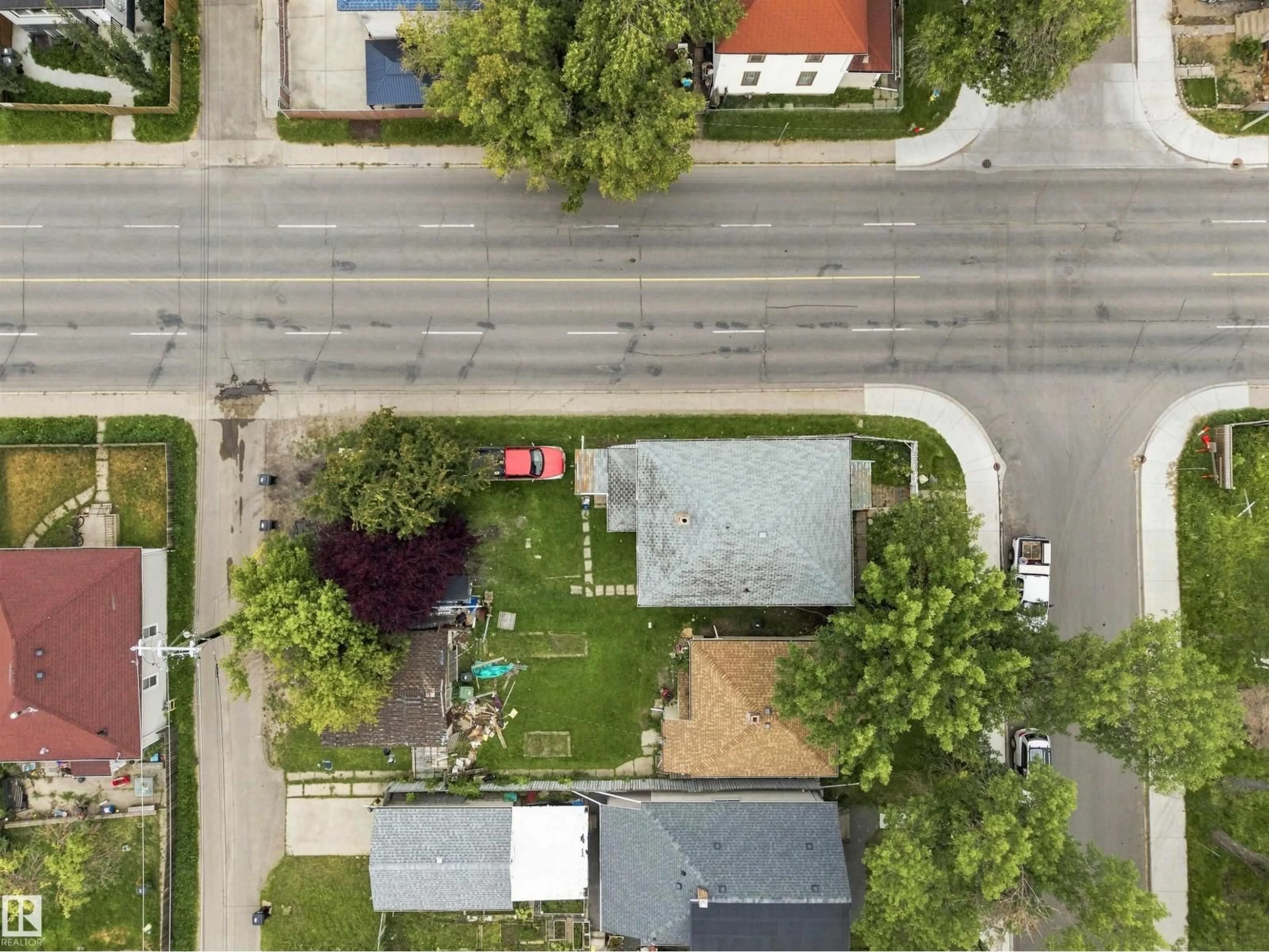 A pic from outside/outdoor area/front of a property/back of a property/a pic from drone, street for NW - 10734 93 ST, Edmonton Alberta T5H1Y3