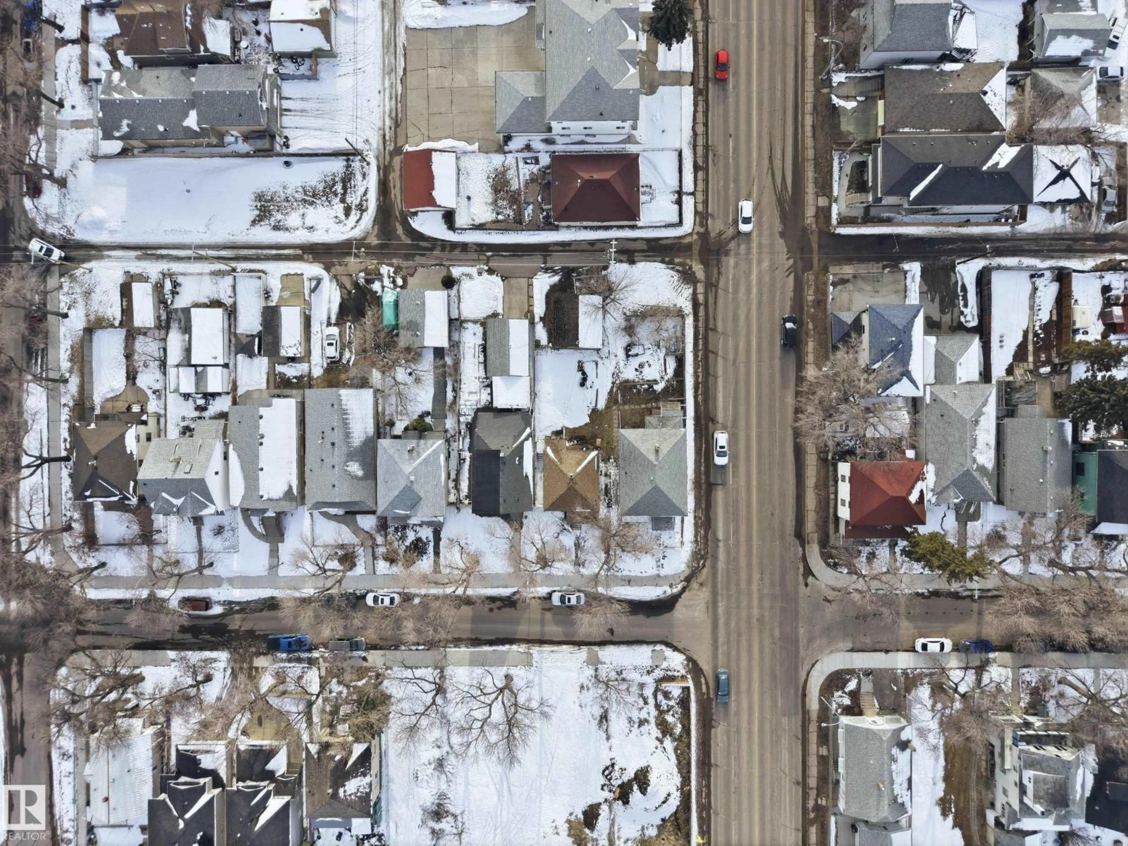A pic from outside/outdoor area/front of a property/back of a property/a pic from drone, street for NW - 10734 93 ST, Edmonton Alberta T5H1Y3