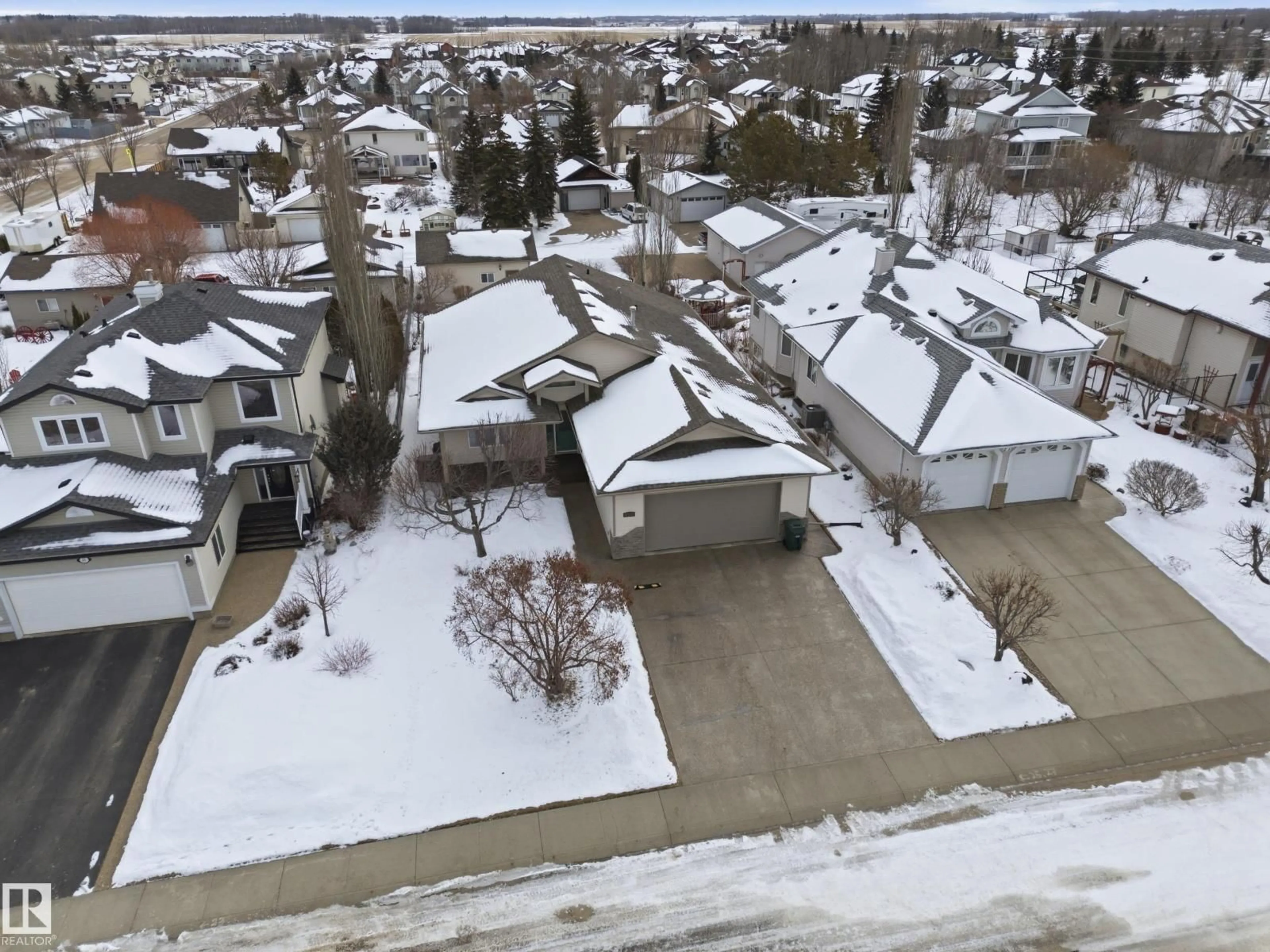 A pic from outside/outdoor area/front of a property/back of a property/a pic from drone, street for 25 BRIARWOOD, Stony Plain Alberta T7Z2Z2