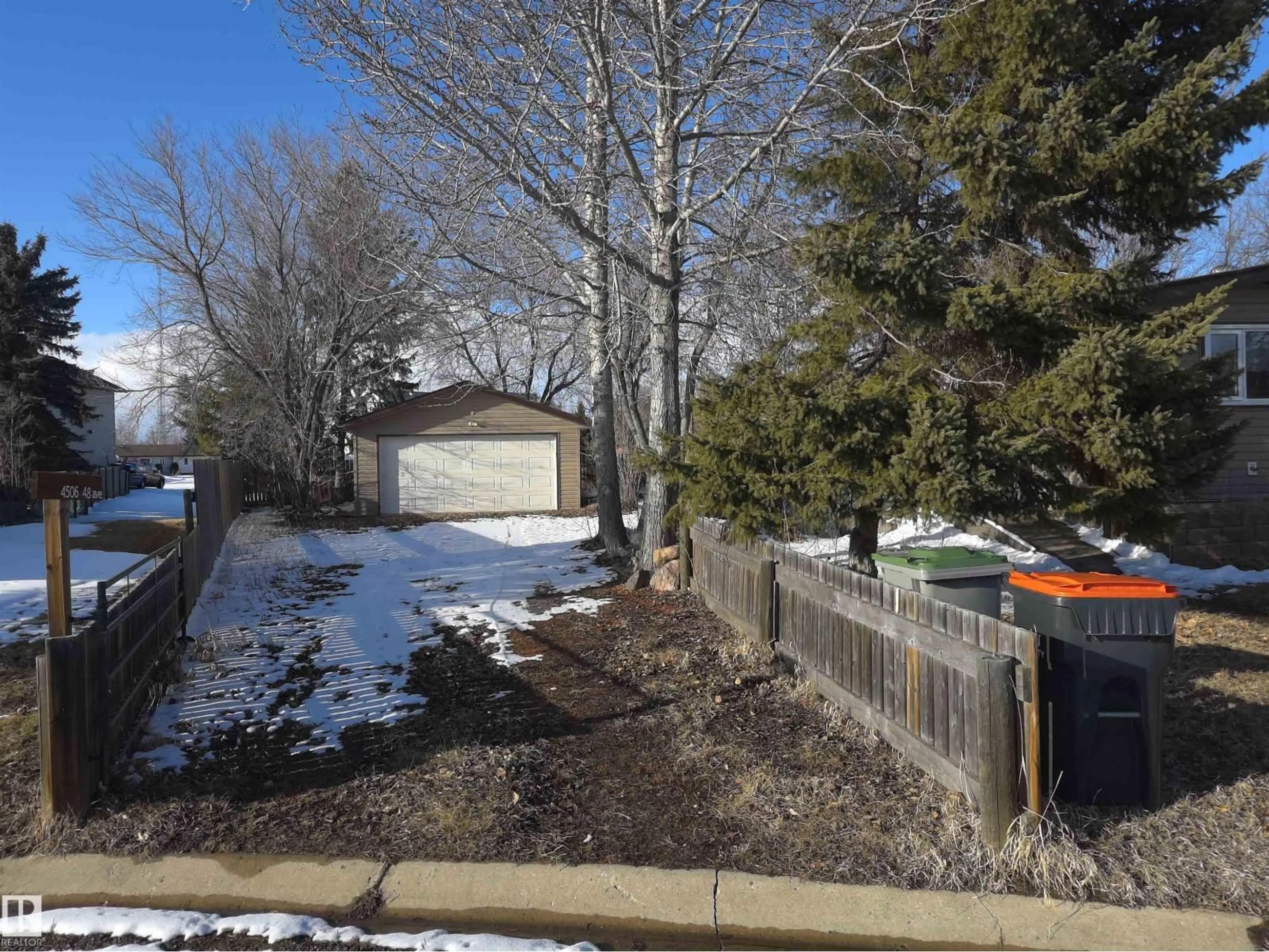 A pic from outside/outdoor area/front of a property/back of a property/a pic from drone, street for 4506 48 AV, Thorsby Alberta T0C2P0