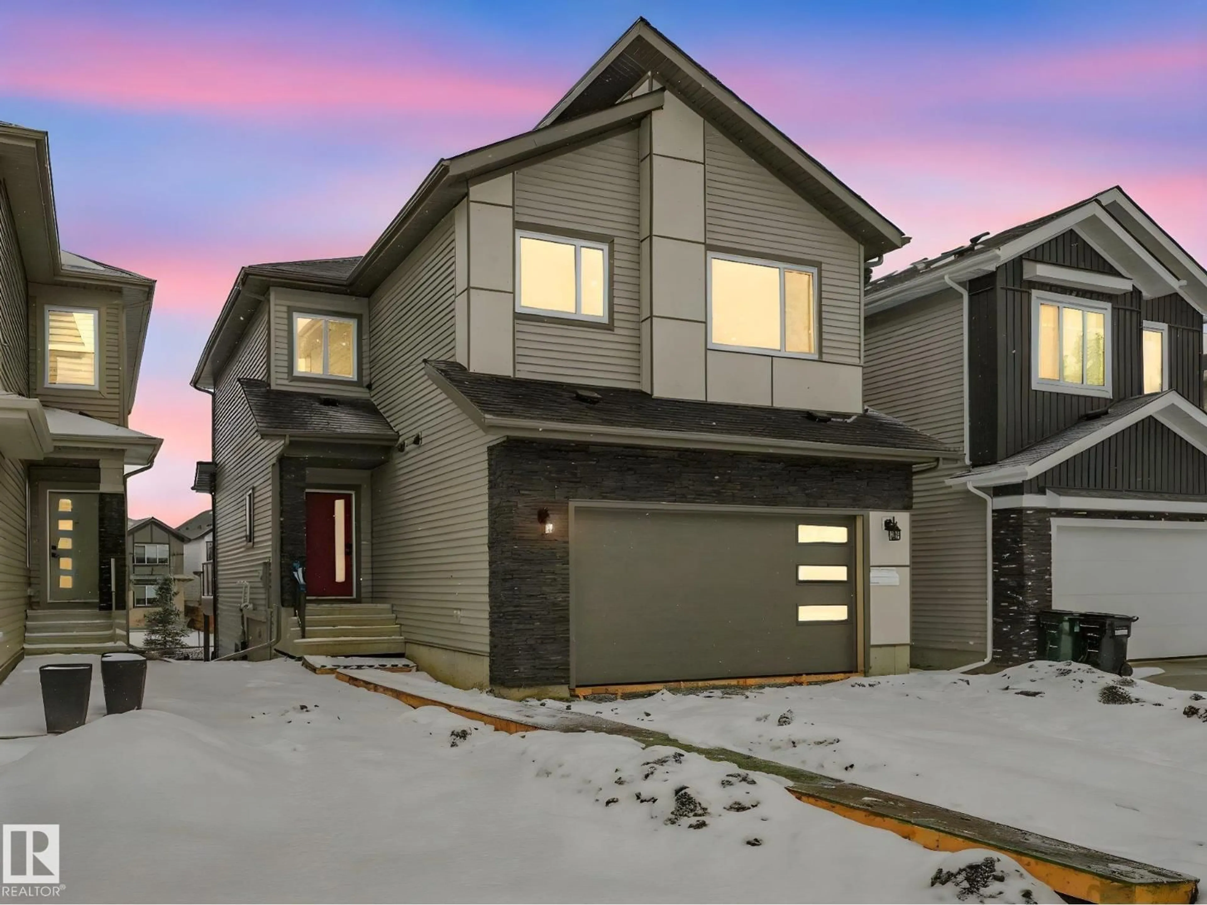 Home with vinyl exterior material, street for 75 MEADOWGROVE LN, Spruce Grove Alberta T7X0W2
