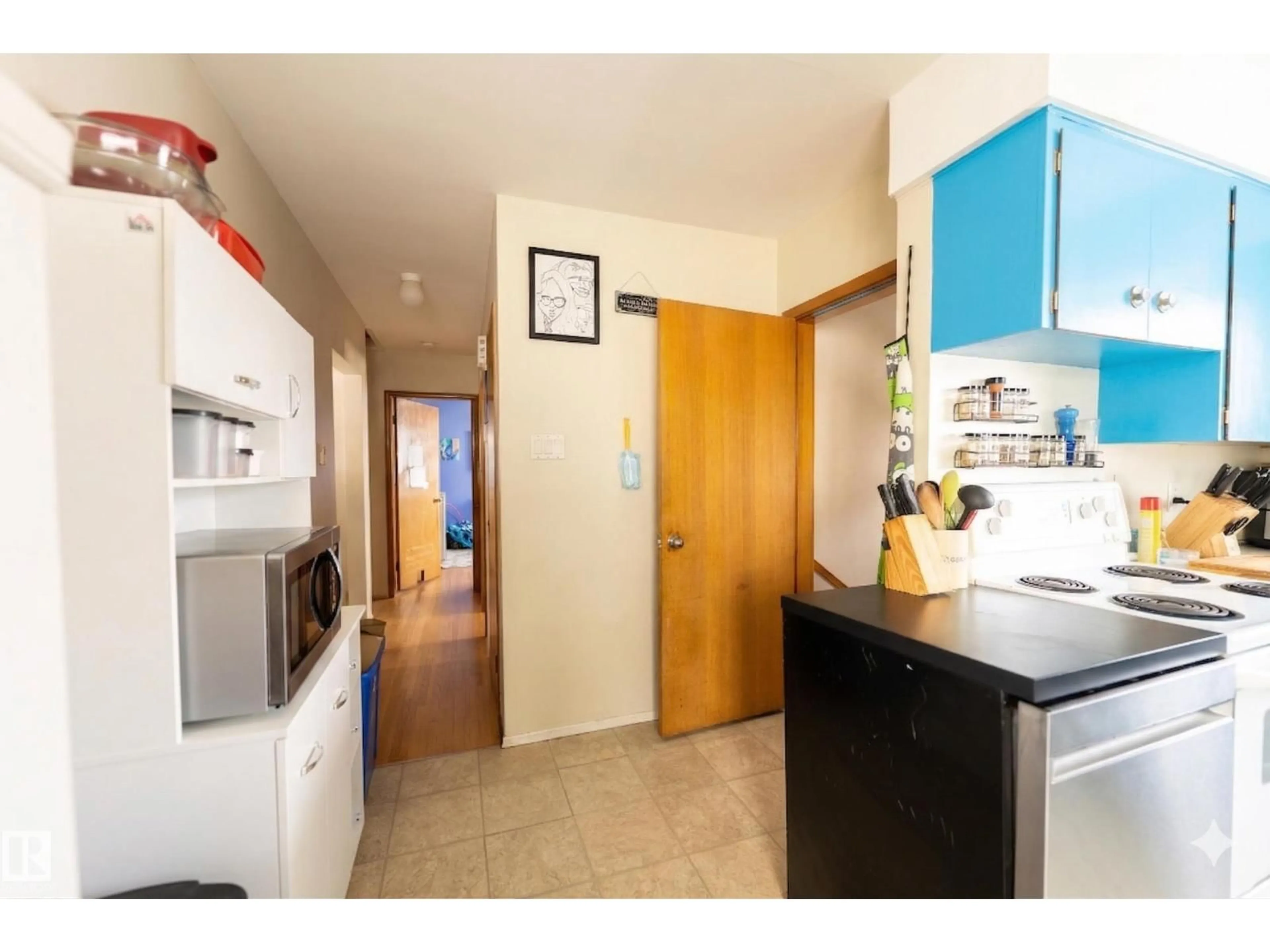 Standard kitchen, unknown for NW - 13524 113A ST, Edmonton Alberta T5R5C4