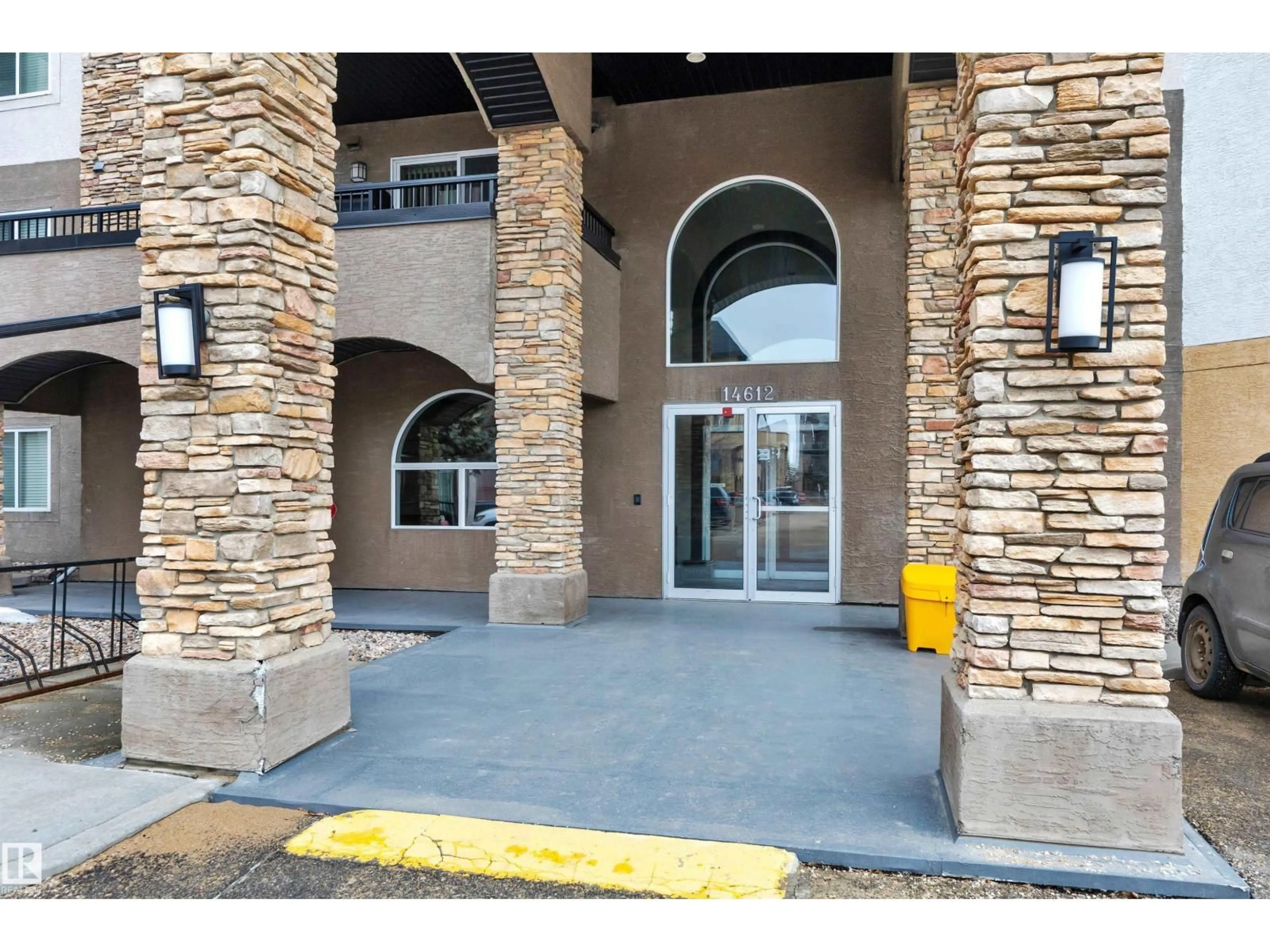 Indoor foyer for 313 14612 125 ST NW, Edmonton Alberta T5X0B6