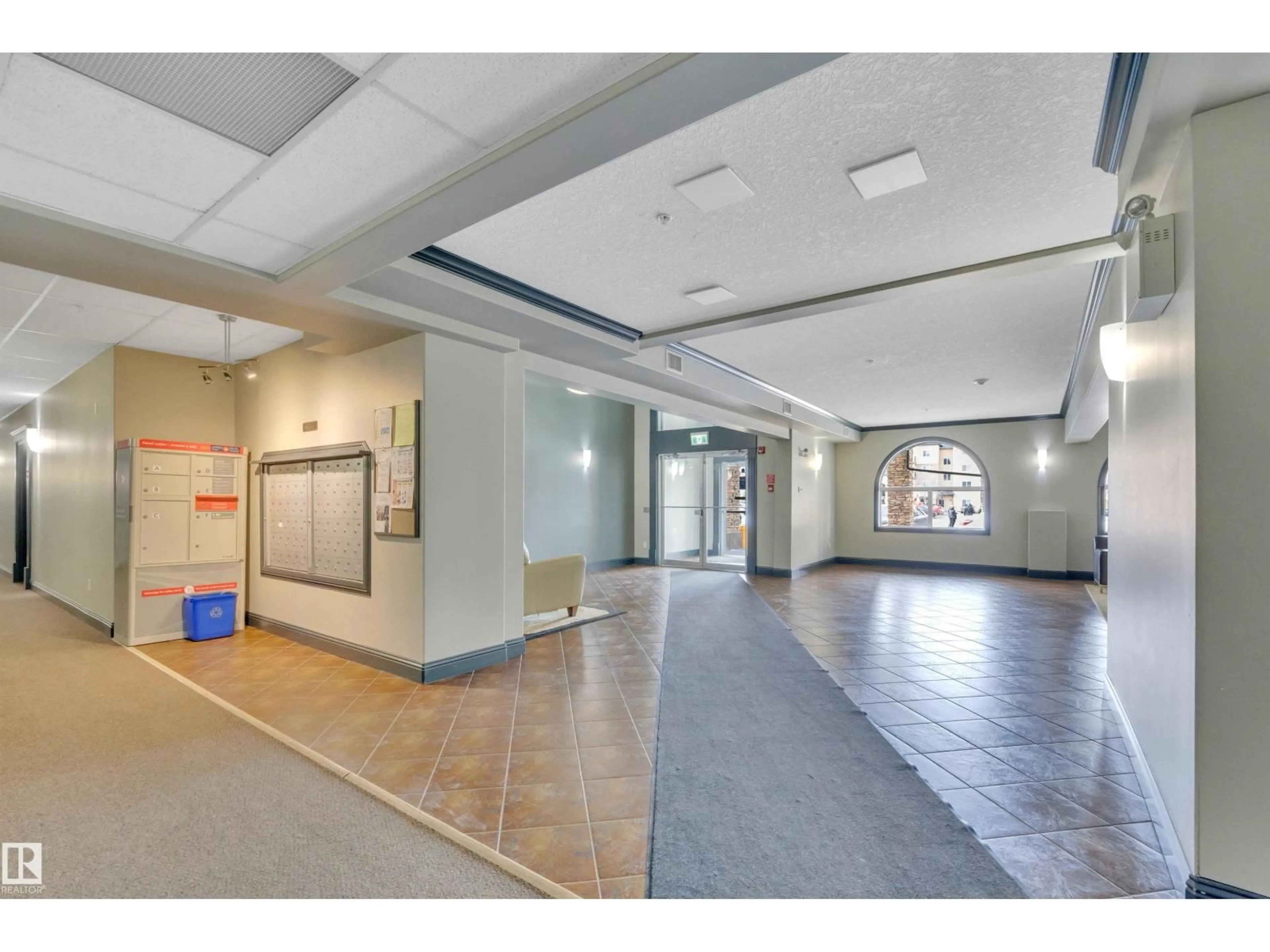 Indoor foyer for 313 14612 125 ST NW, Edmonton Alberta T5X0B6