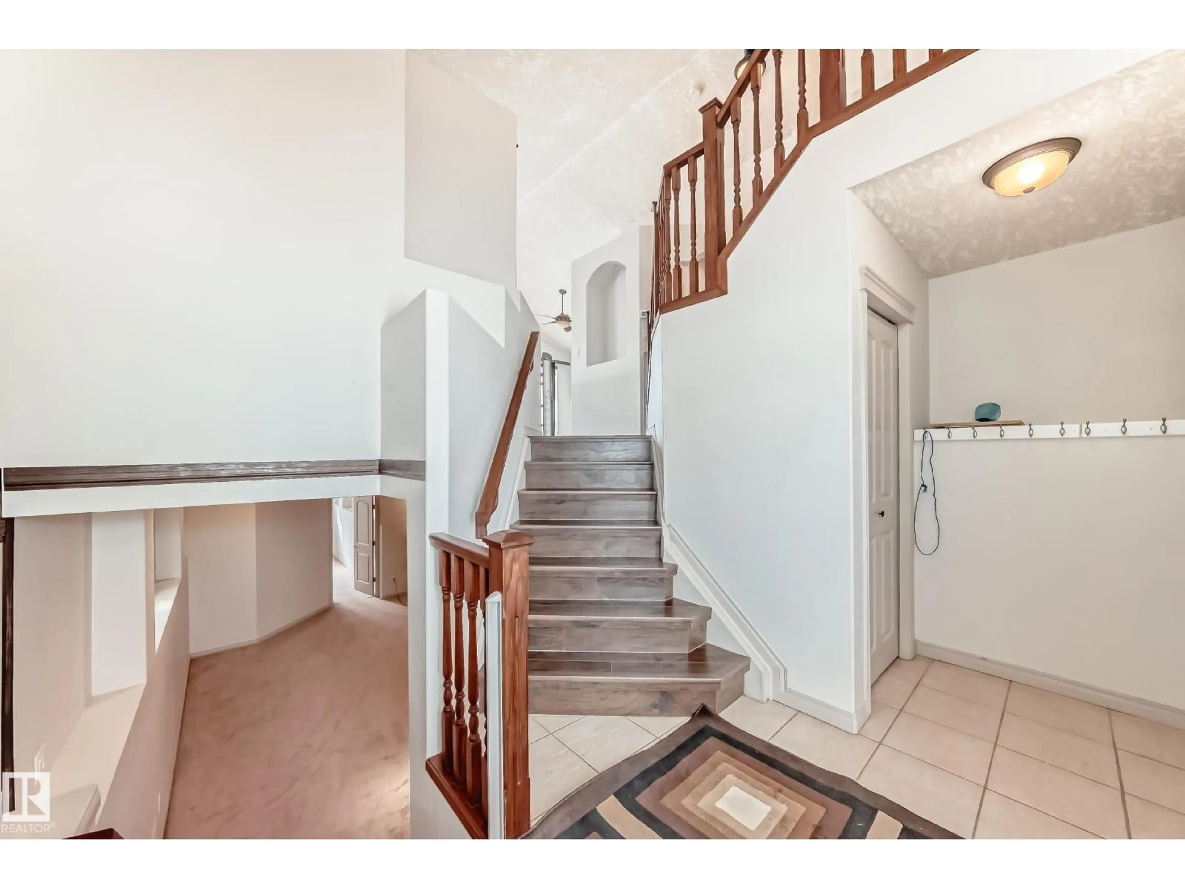 Indoor foyer for 10631 181 AV, Edmonton Alberta T5X6J7