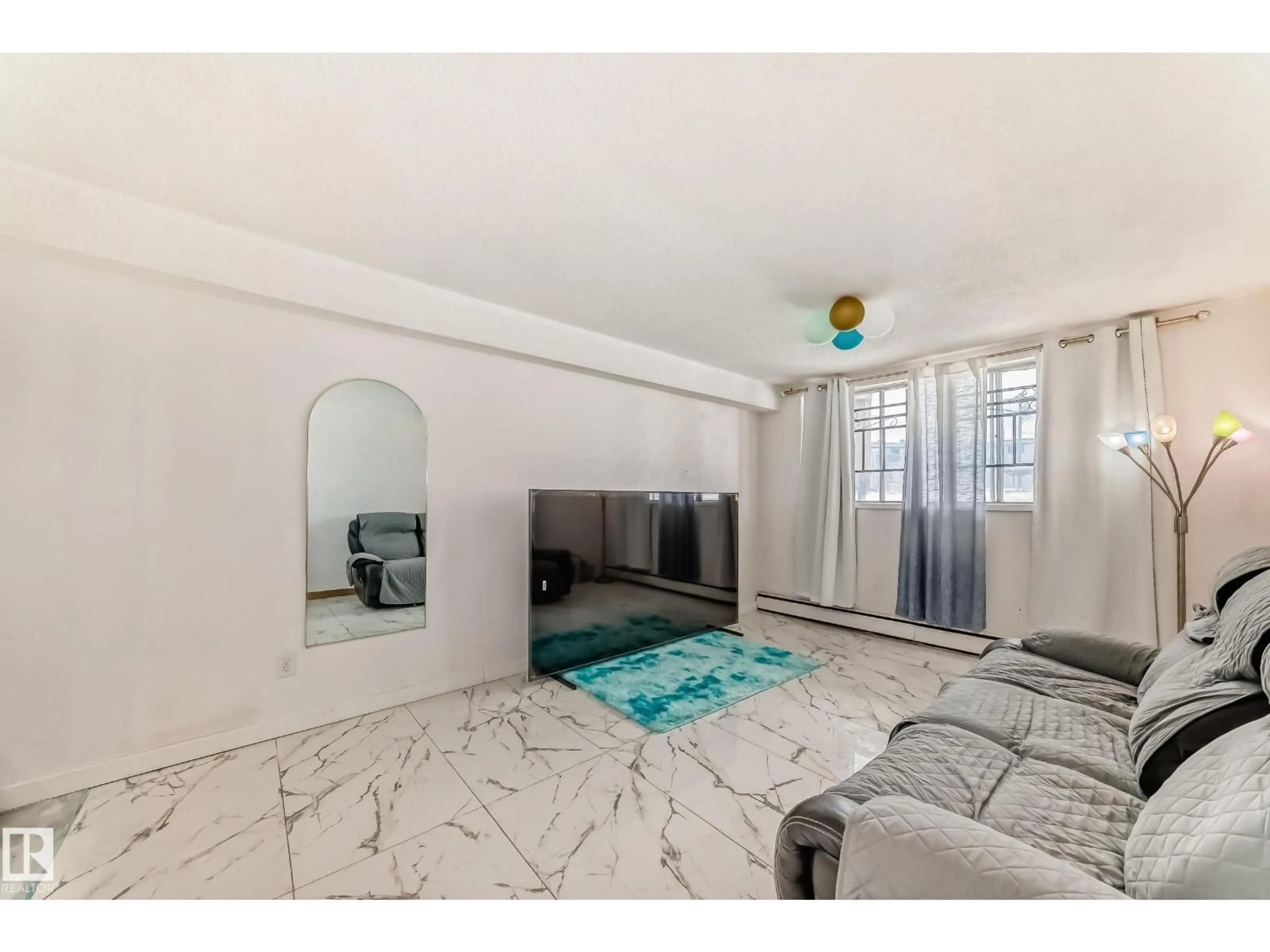 A pic of a room for 5C - 5715 133 AV, Edmonton Alberta T5A0K3