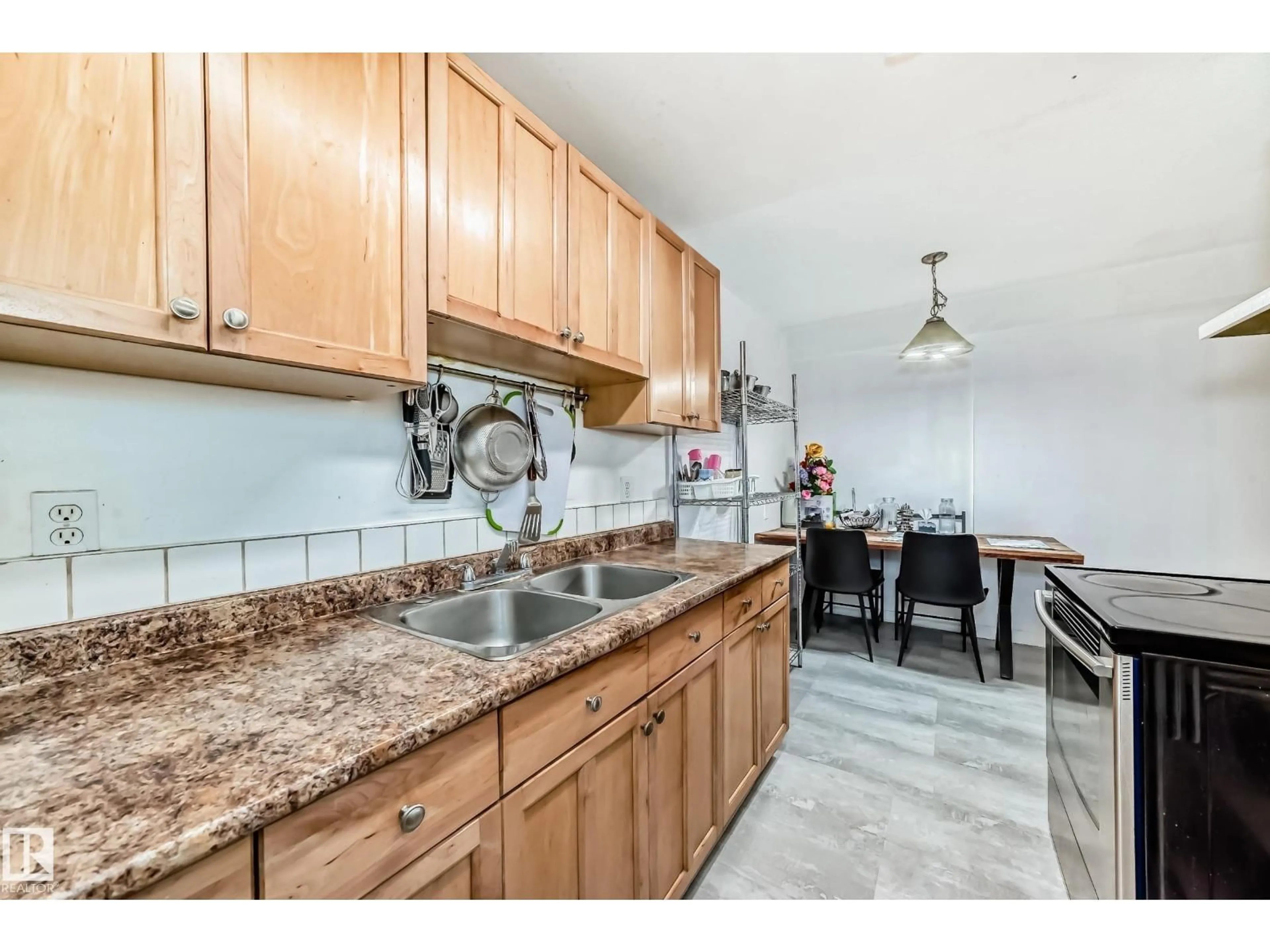 Standard kitchen, unknown for 5C - 5715 133 AV, Edmonton Alberta T5A0K3