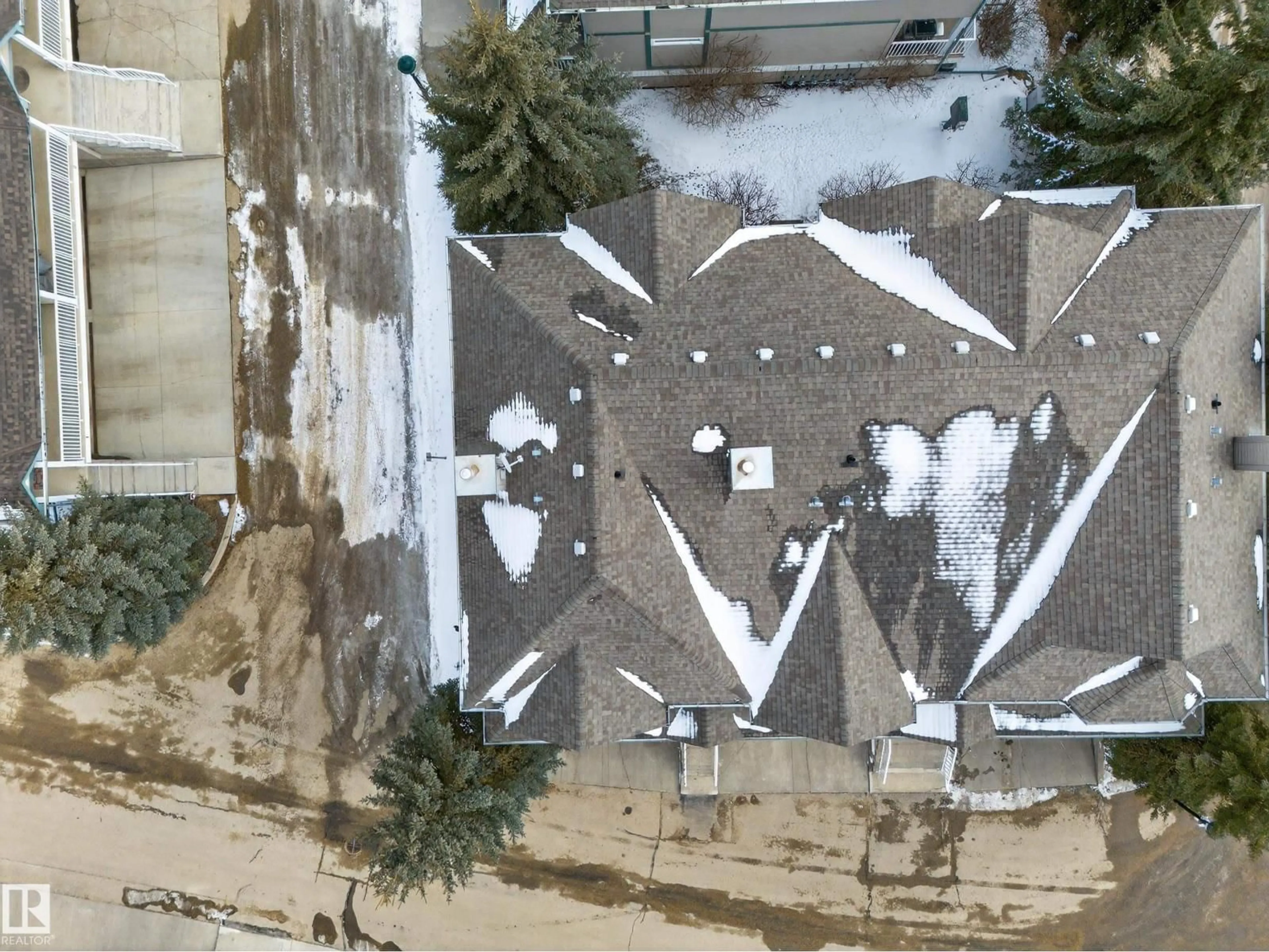 A pic from outside/outdoor area/front of a property/back of a property/a pic from drone, unknown for #43 - 903 RUTHERFORD RD, Edmonton Alberta T6W1N9