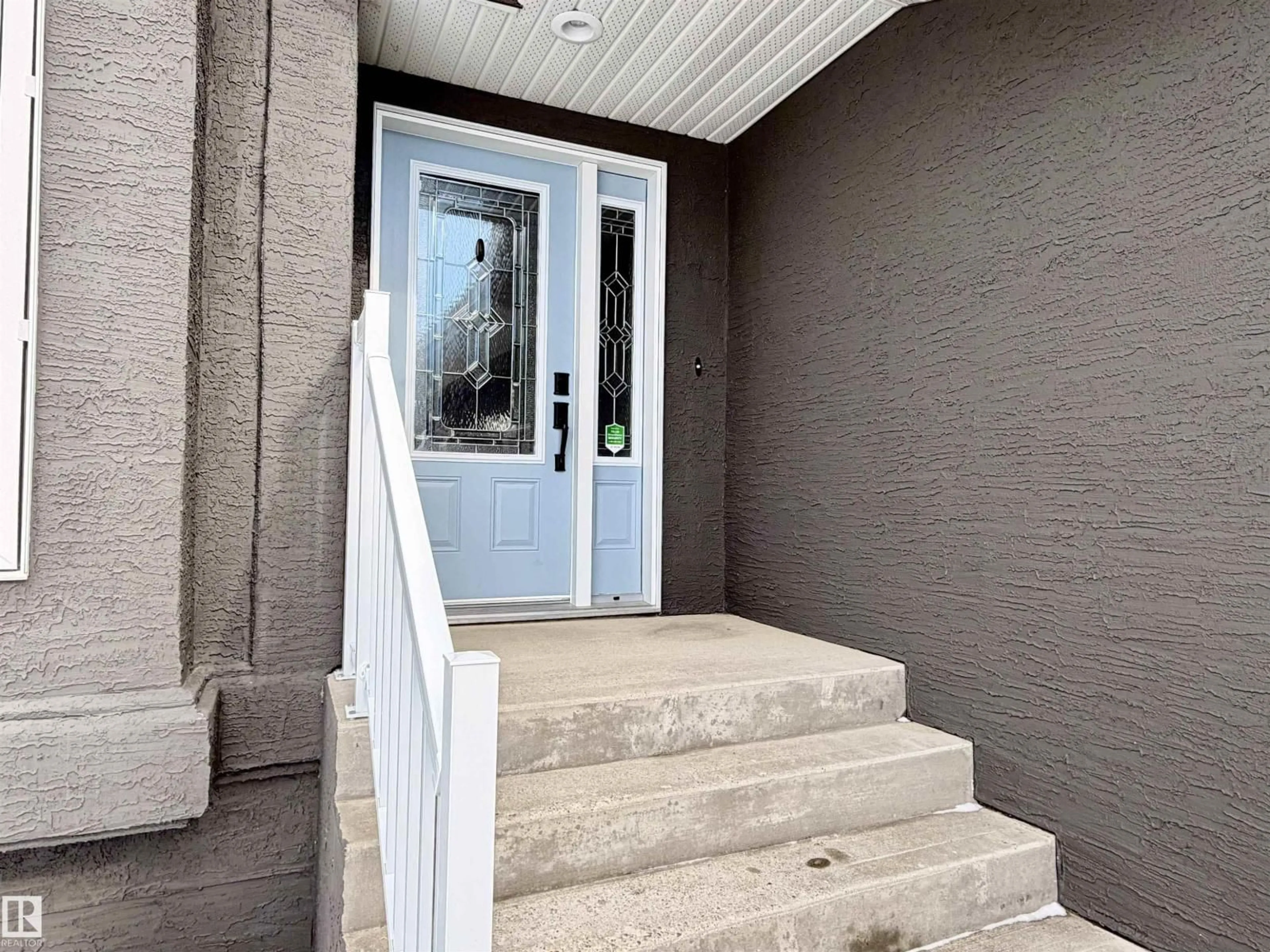 Indoor entryway for 3520 45 ST, Drayton Valley Alberta T7A1W3