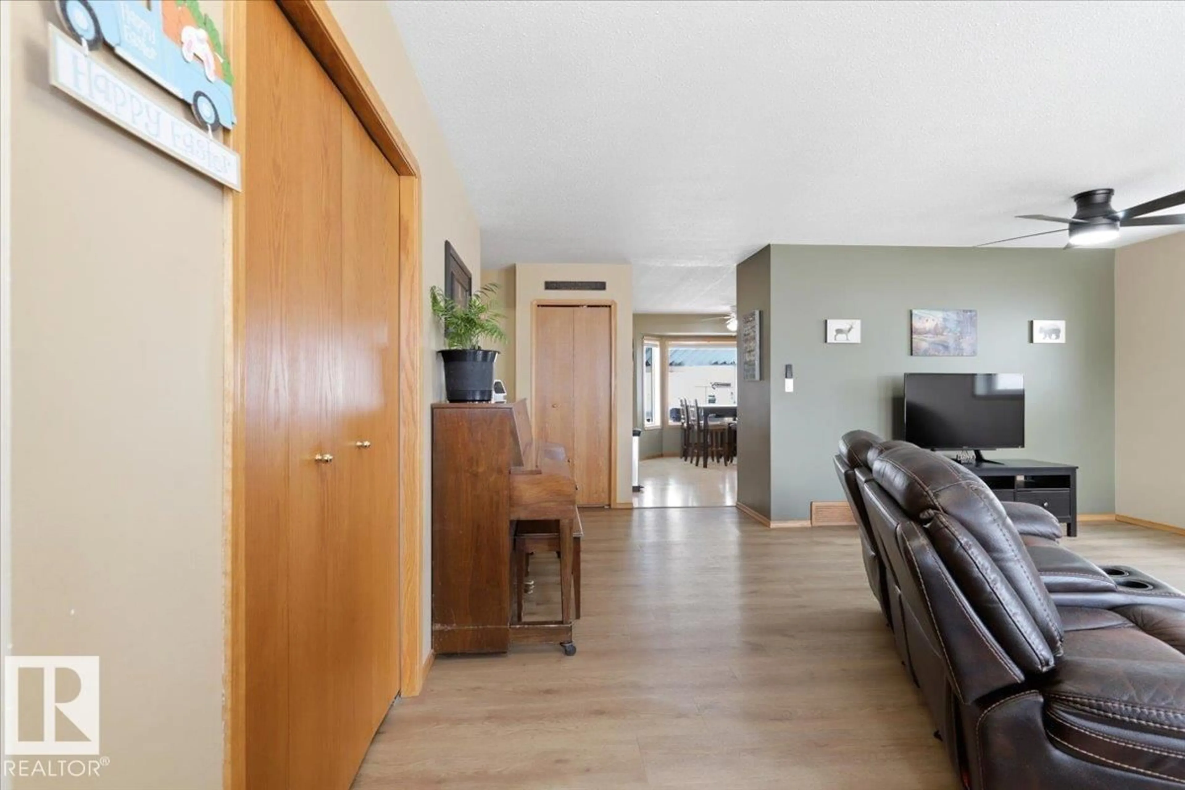 Indoor entryway for 228 PARKSIDE DR, Wetaskiwin Alberta T9A3J5