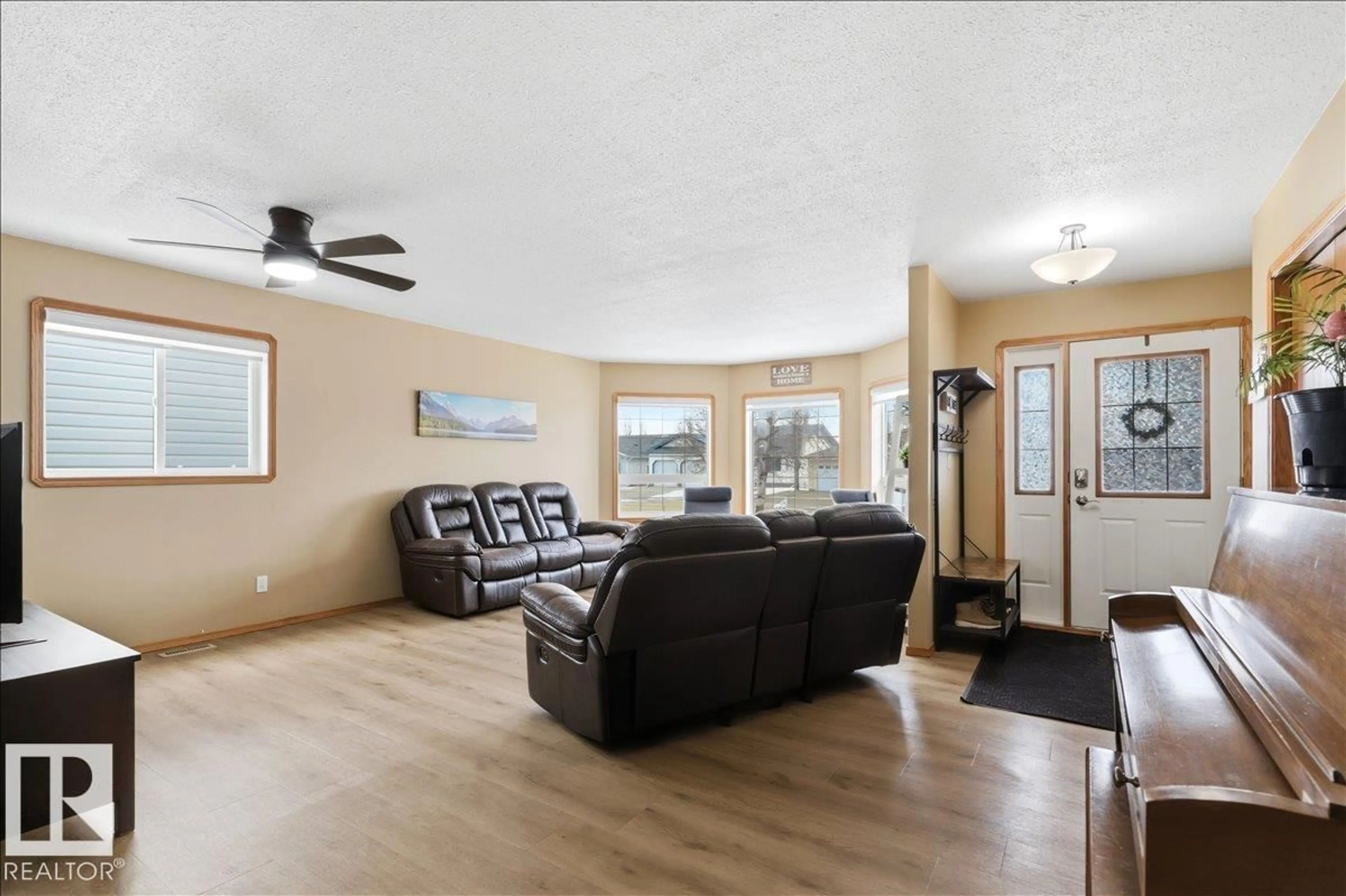 Living room with furniture, unknown for 228 PARKSIDE DR, Wetaskiwin Alberta T9A3J5