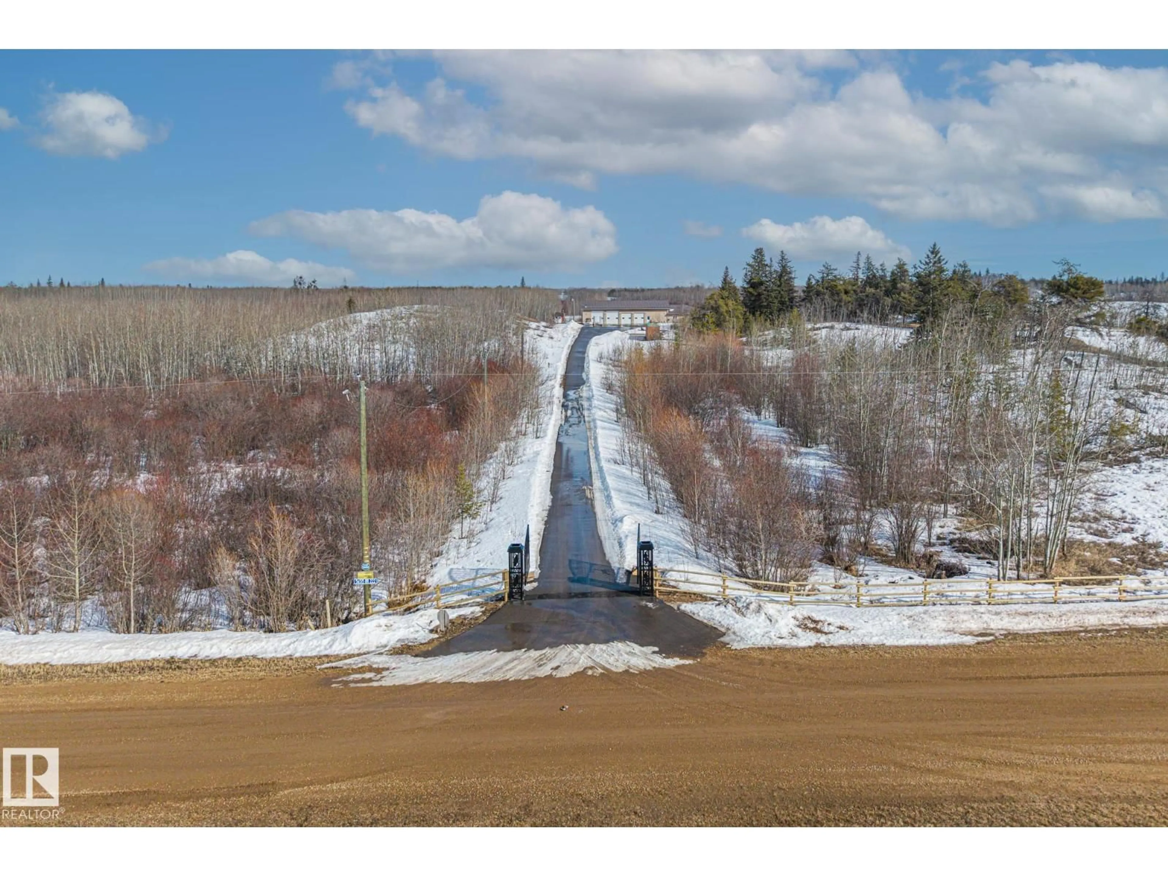 A pic from outside/outdoor area/front of a property/back of a property/a pic from drone, unknown for 56515 RGE ROAD 222, Rural Sturgeon County Alberta T0A1N4