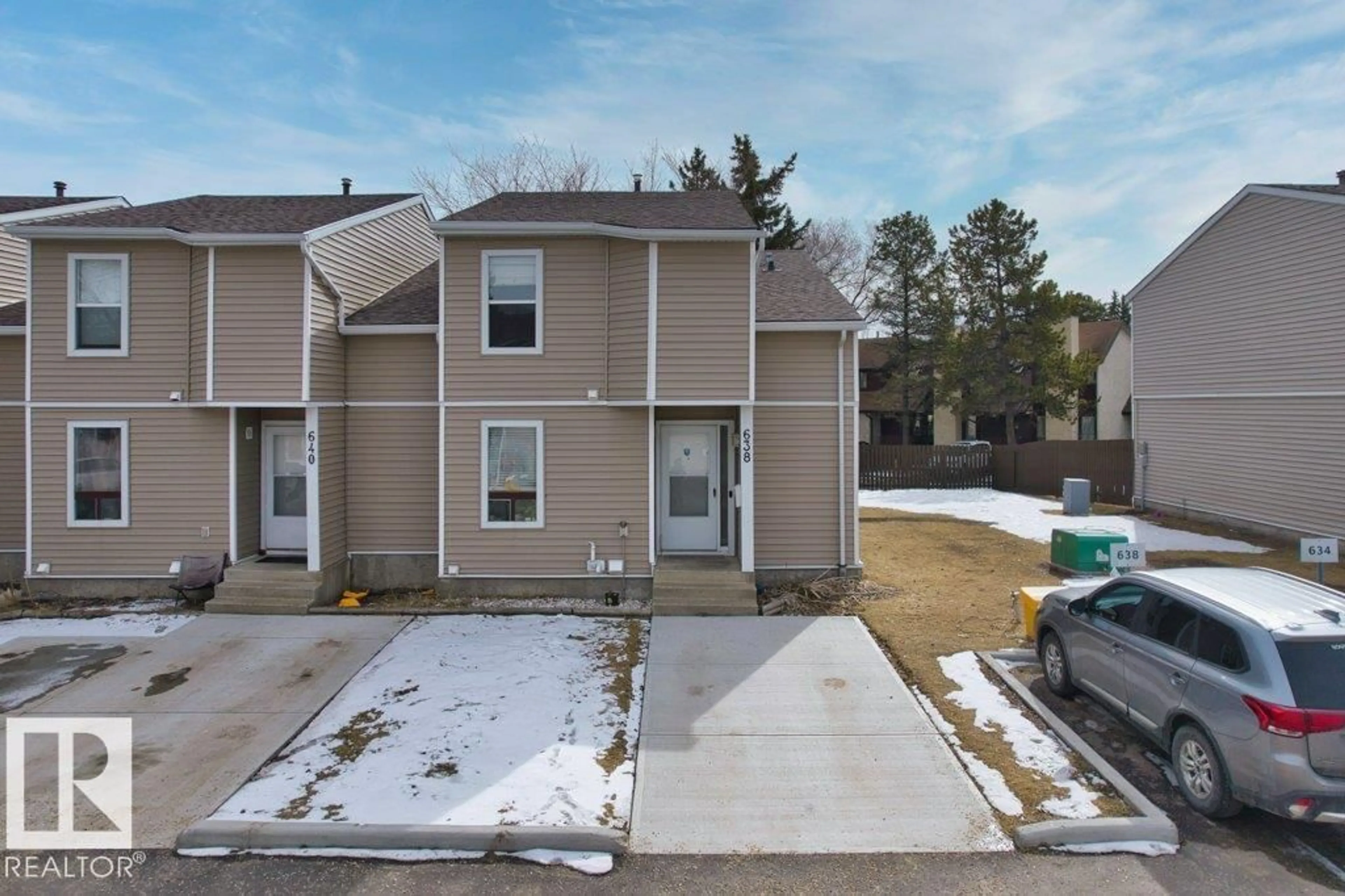 A pic from outside/outdoor area/front of a property/back of a property/a pic from drone, street for 638 SADDLEBACK RD, Edmonton Alberta T6J4Z3